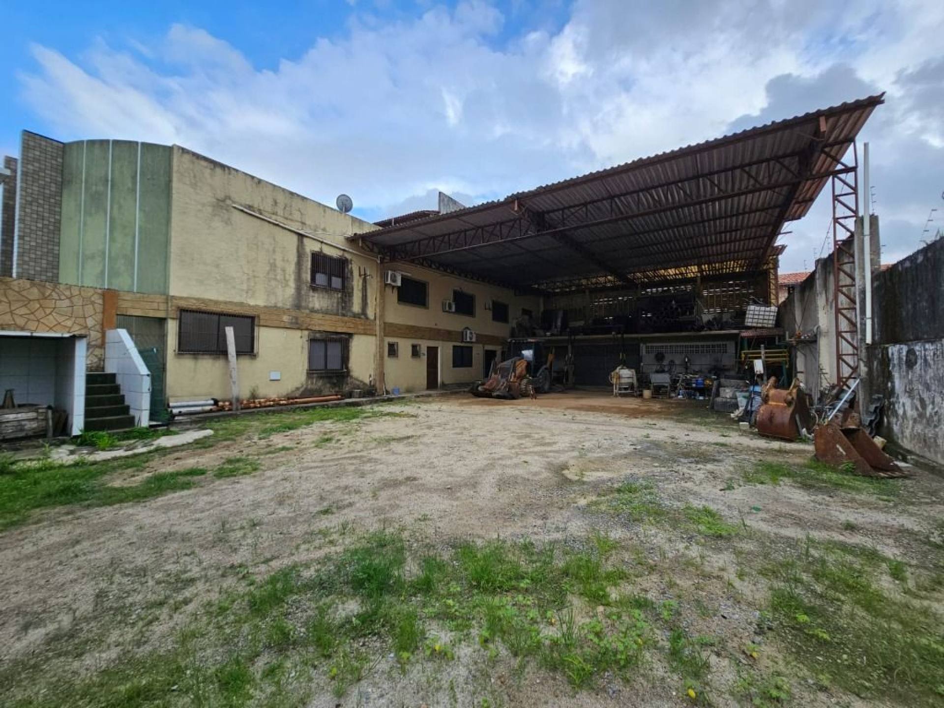 Galpão para alugar, 700 m² por R$ 11.001,00/mês - Castelão - Fortaleza/CE