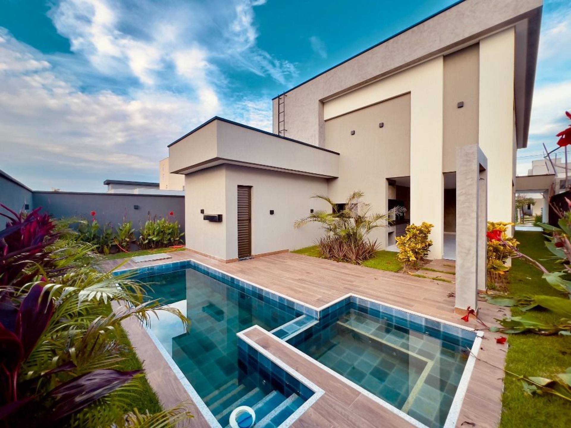 Casa Duplex com 4 quartos à venda, 245 m² por R$ 1.780.000 - Cidade Alpha - Eusébio/CE
