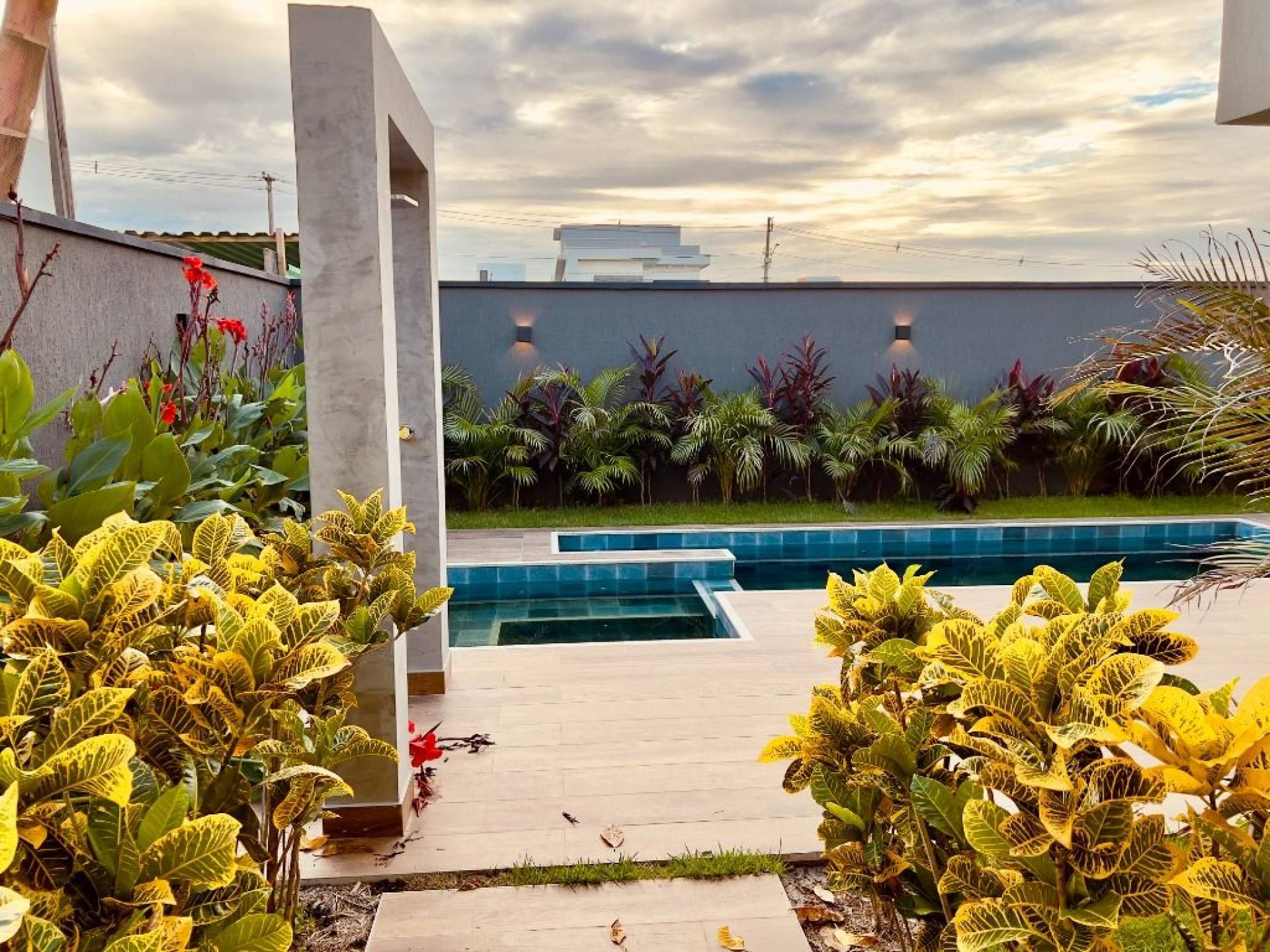 Casa Duplex com 4 quartos à venda, 245 m² por R$ 1.780.000 - Cidade Alpha - Eusébio/CE