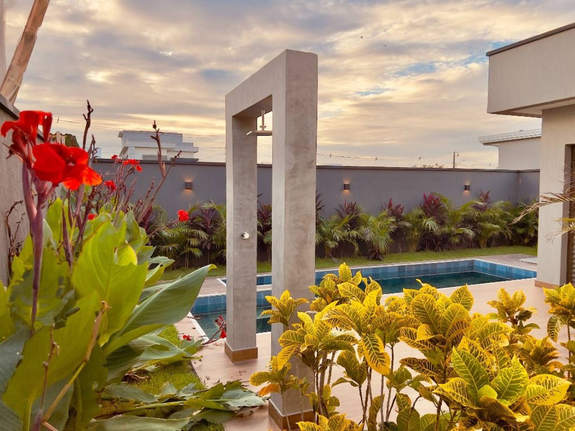 Casa Duplex com 4 quartos à venda, 245 m² por R$ 1.780.000 - Cidade Alpha - Eusébio/CE