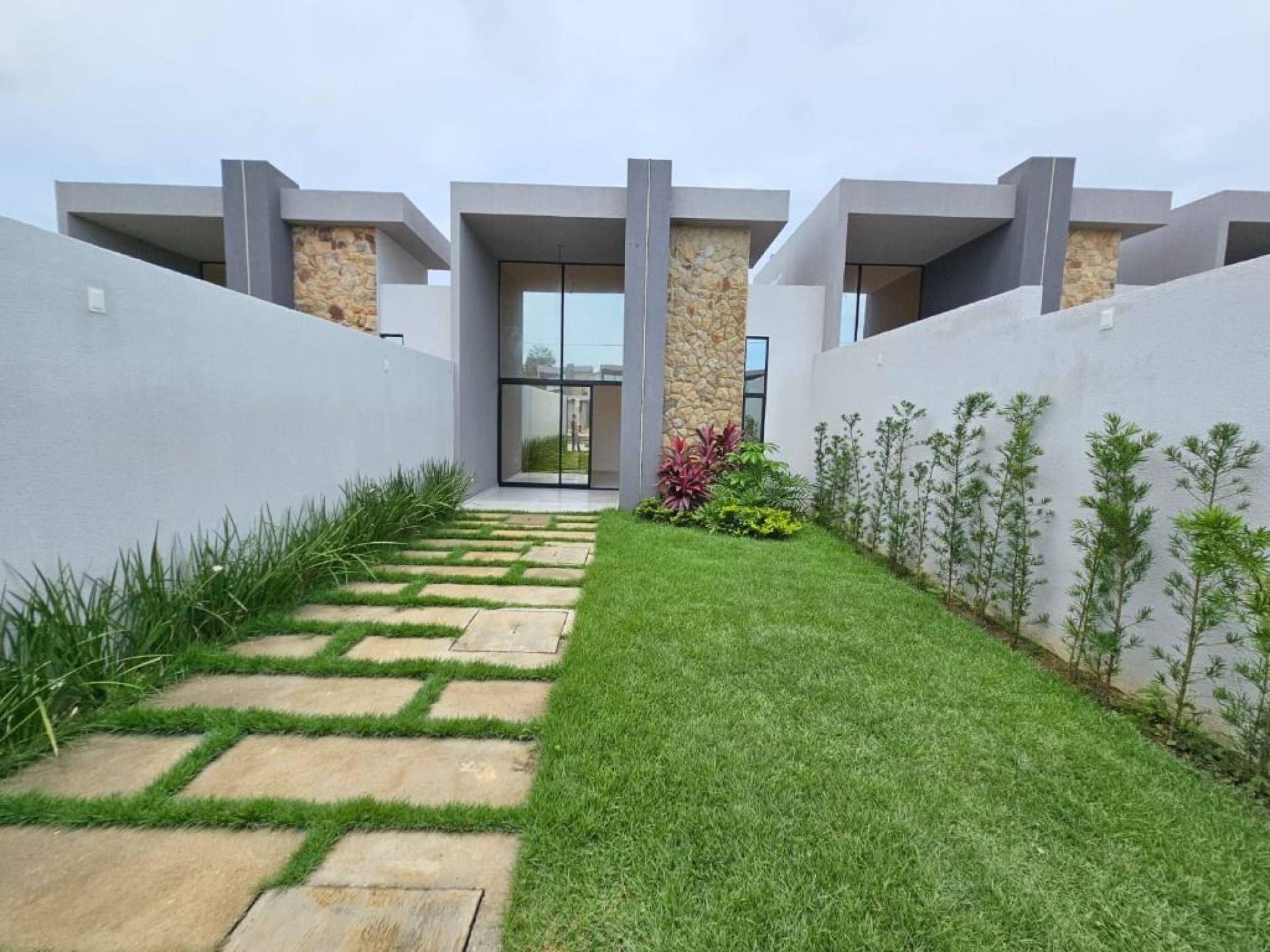 Casa Duplex com 3 dormitórios à venda, 101 m² por R$ 535.800 - Coité - Eusébio/CE