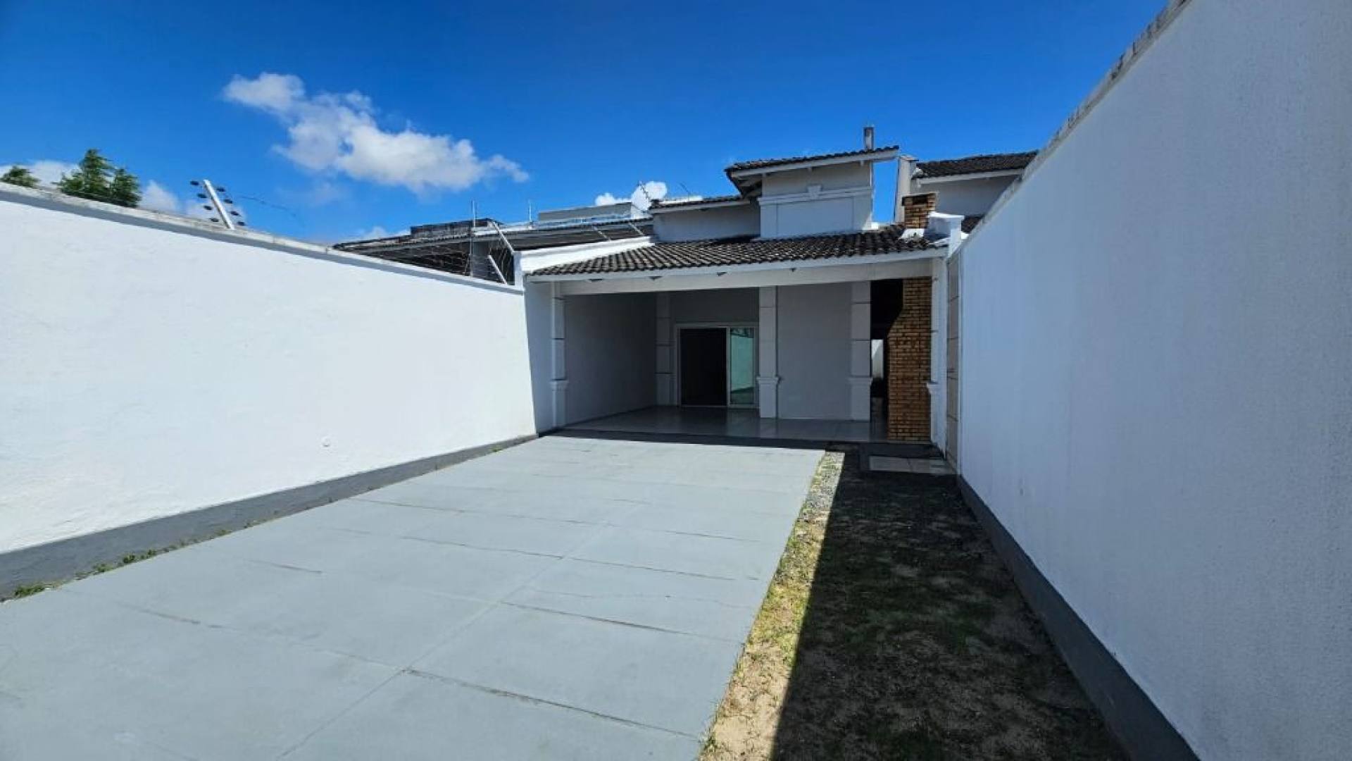 Casa Plana com 3 quartos à venda, 175 m² por R$ 795.000 - Sapiranga - Fortaleza/CE