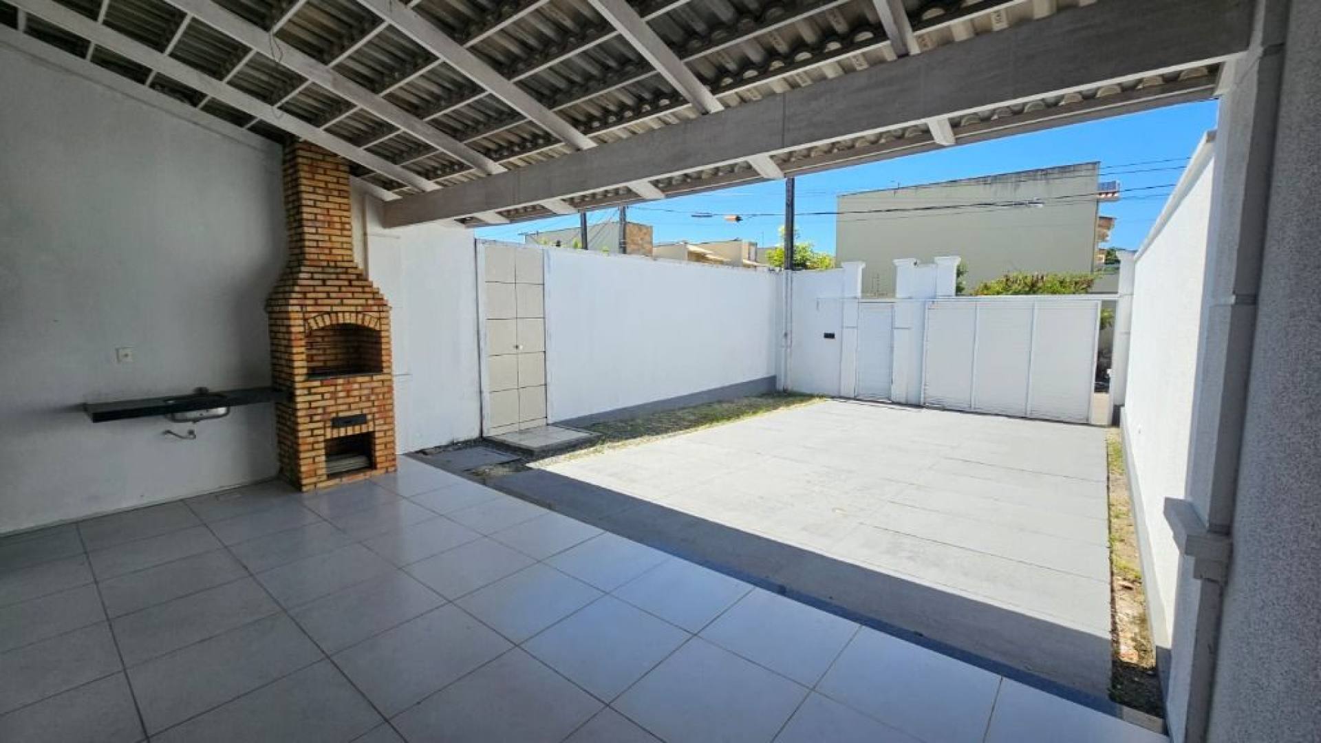 Casa Plana com 3 quartos à venda, 175 m² por R$ 795.000 - Sapiranga - Fortaleza/CE