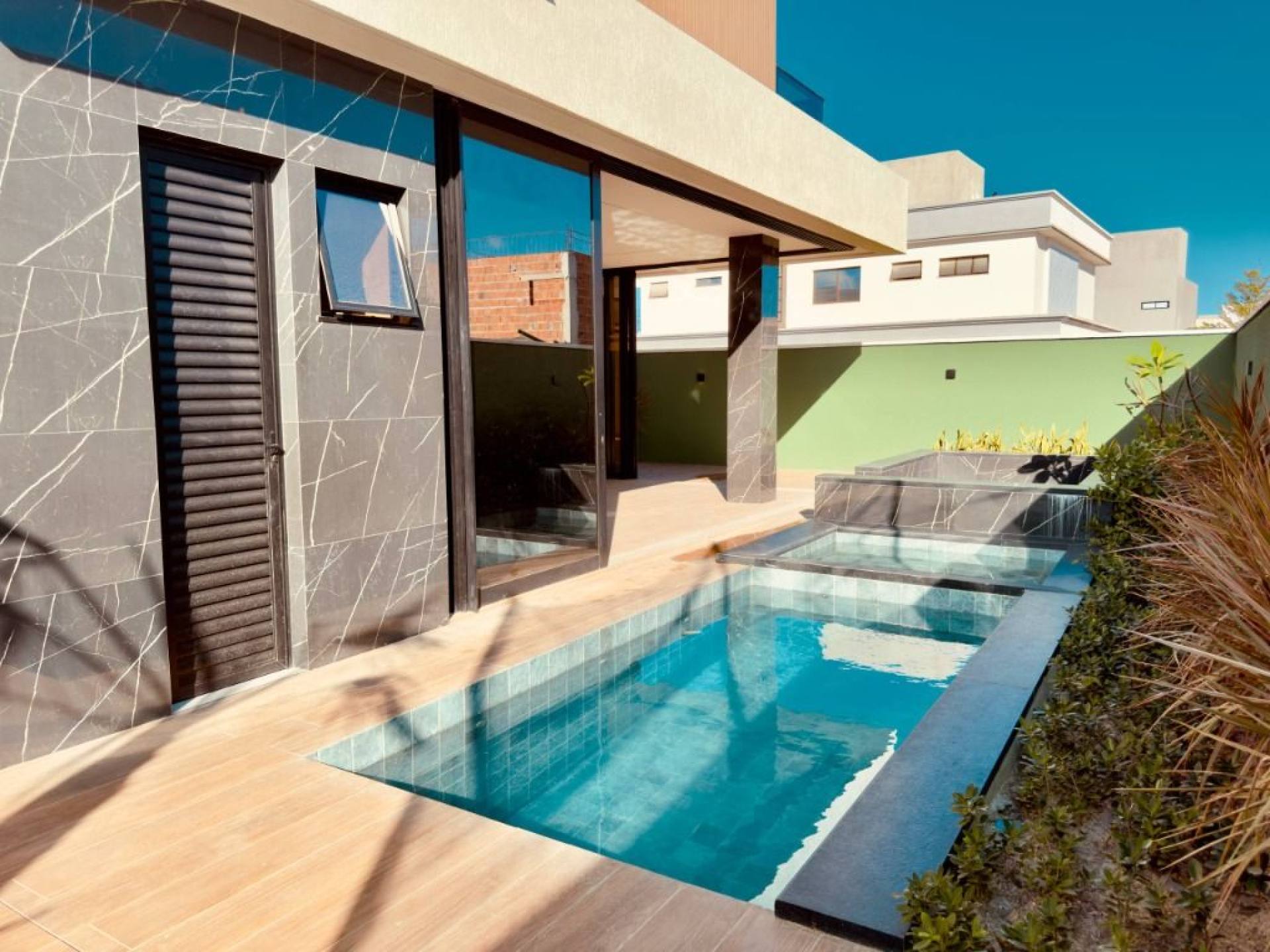 Casa com 5 quartos à venda, 373 m² por R$ 3.290.000 - Cidade Alpha - Eusébio/CE