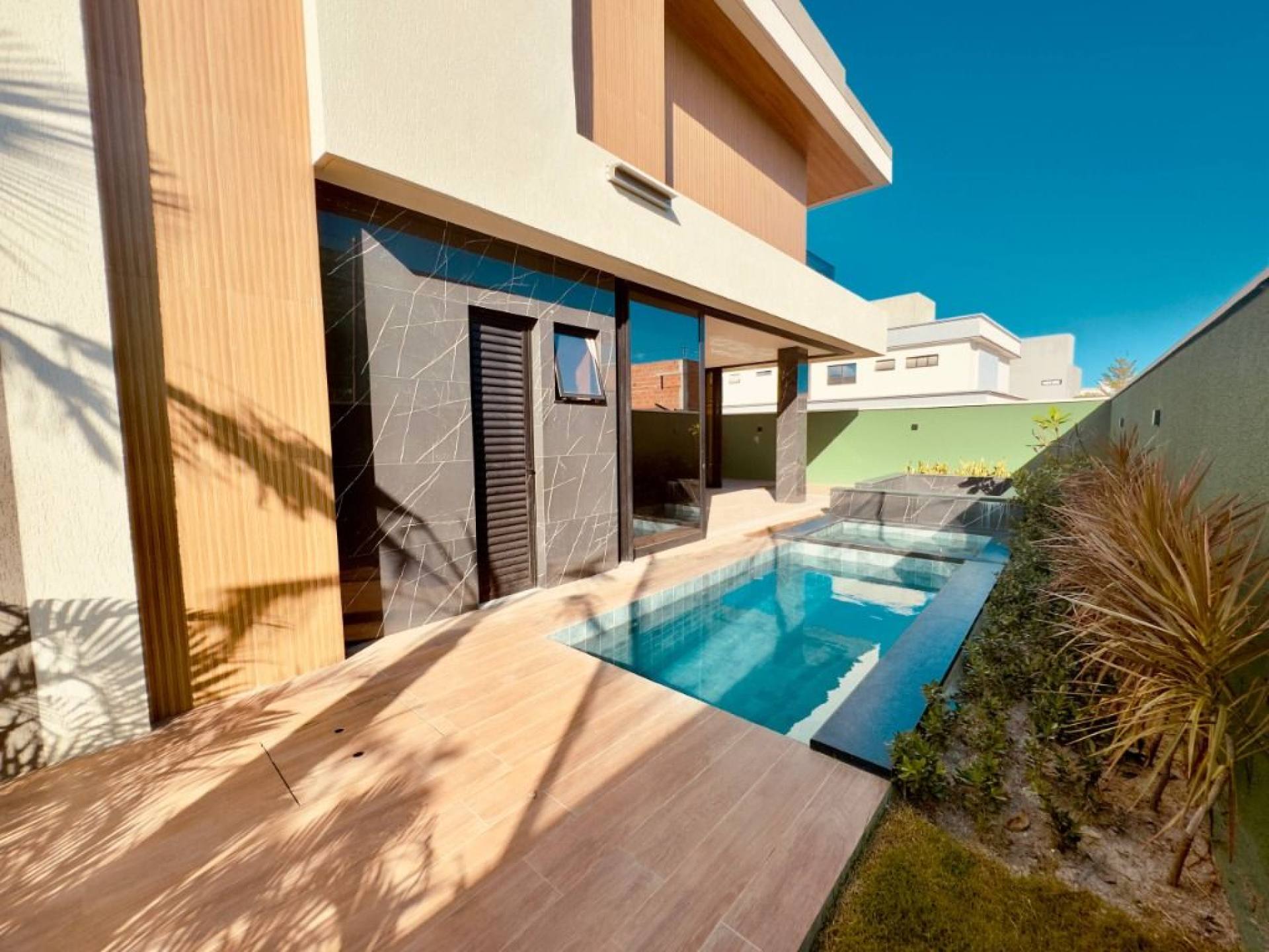 Casa com 5 quartos à venda, 373 m² por R$ 3.290.000 - Cidade Alpha - Eusébio/CE