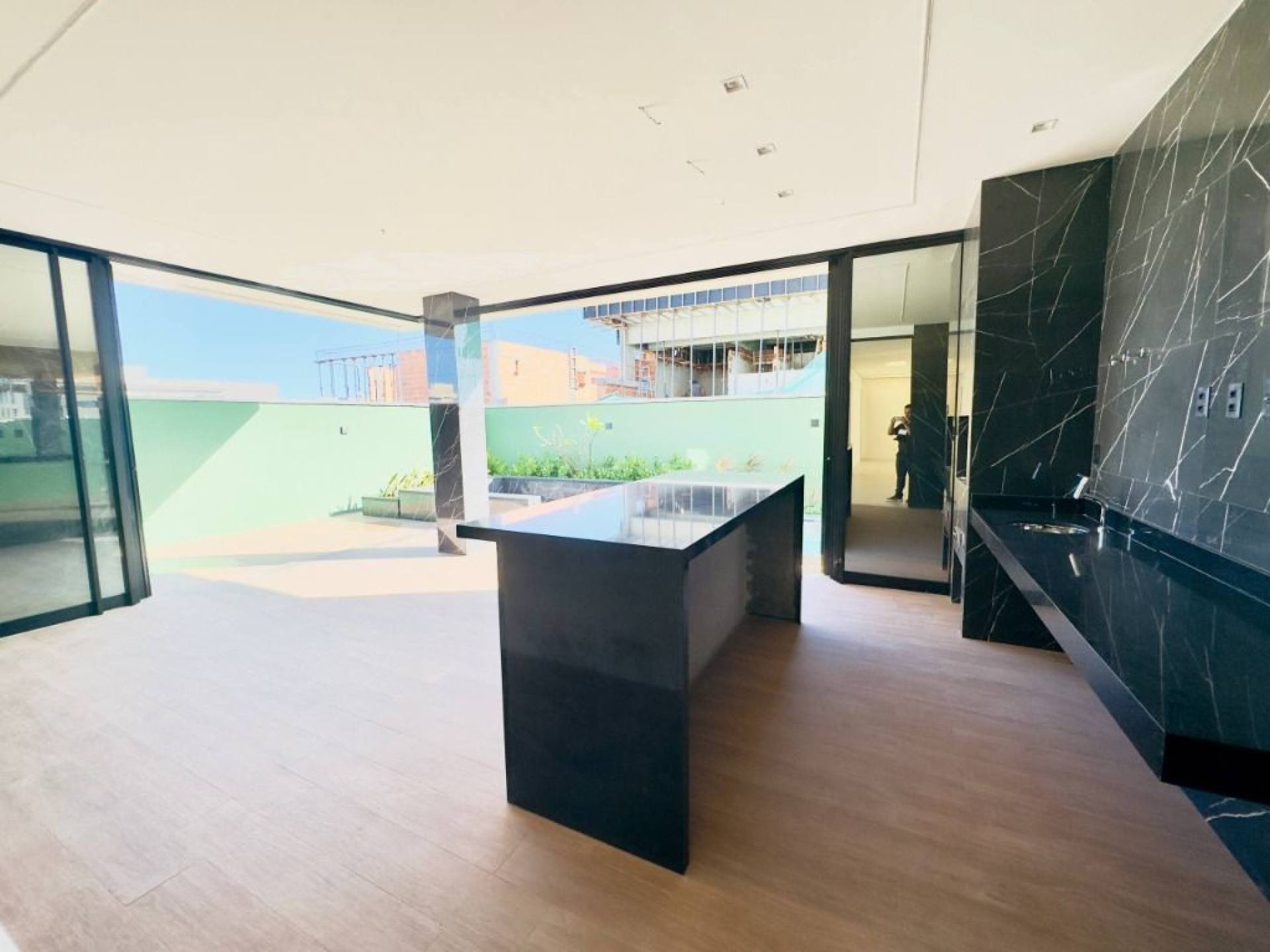 Casa com 5 quartos à venda, 373 m² por R$ 3.290.000 - Cidade Alpha - Eusébio/CE