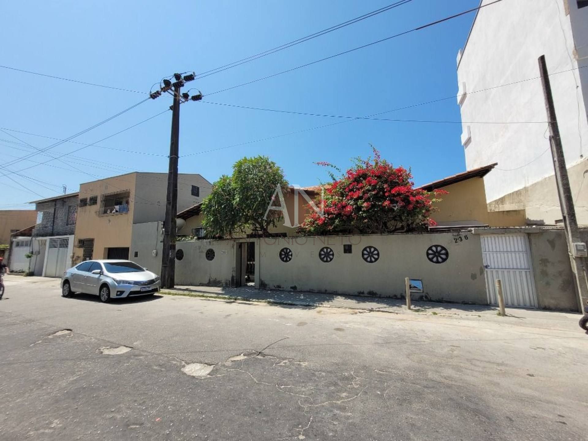 Casa + Apartamento à venda por R$ 580.000 - Monte Castelo - Fortaleza/CE