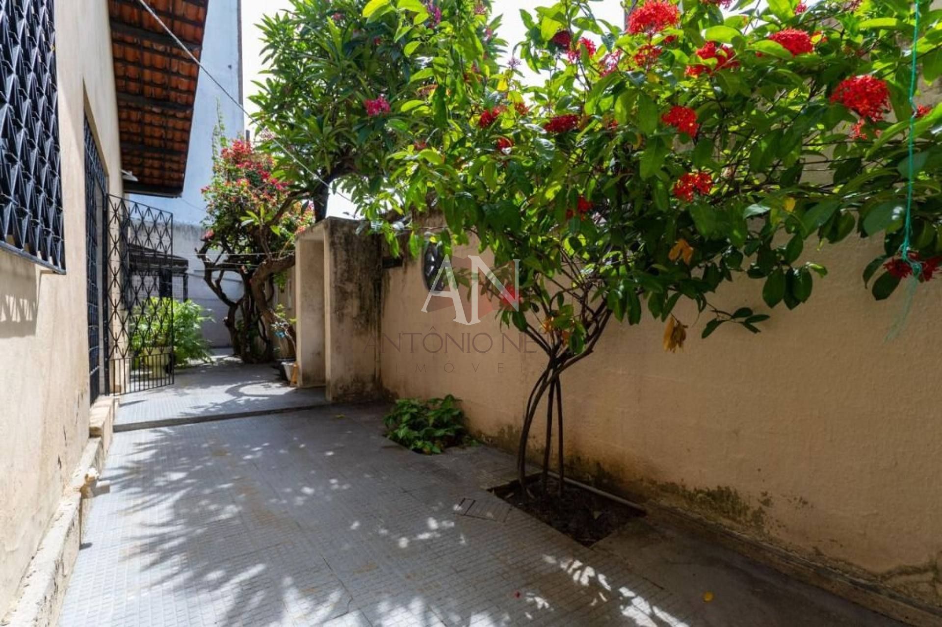 Casa + Apartamento à venda por R$ 580.000 - Monte Castelo - Fortaleza/CE