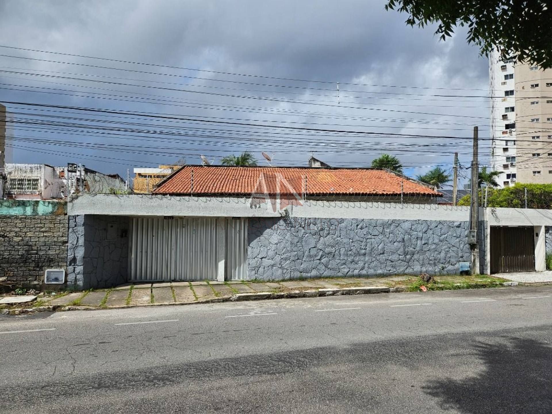 Casa Plana com 4 quartos à venda, 300 m² por R$ 740.000,00 - Papicu - Fortaleza/CE