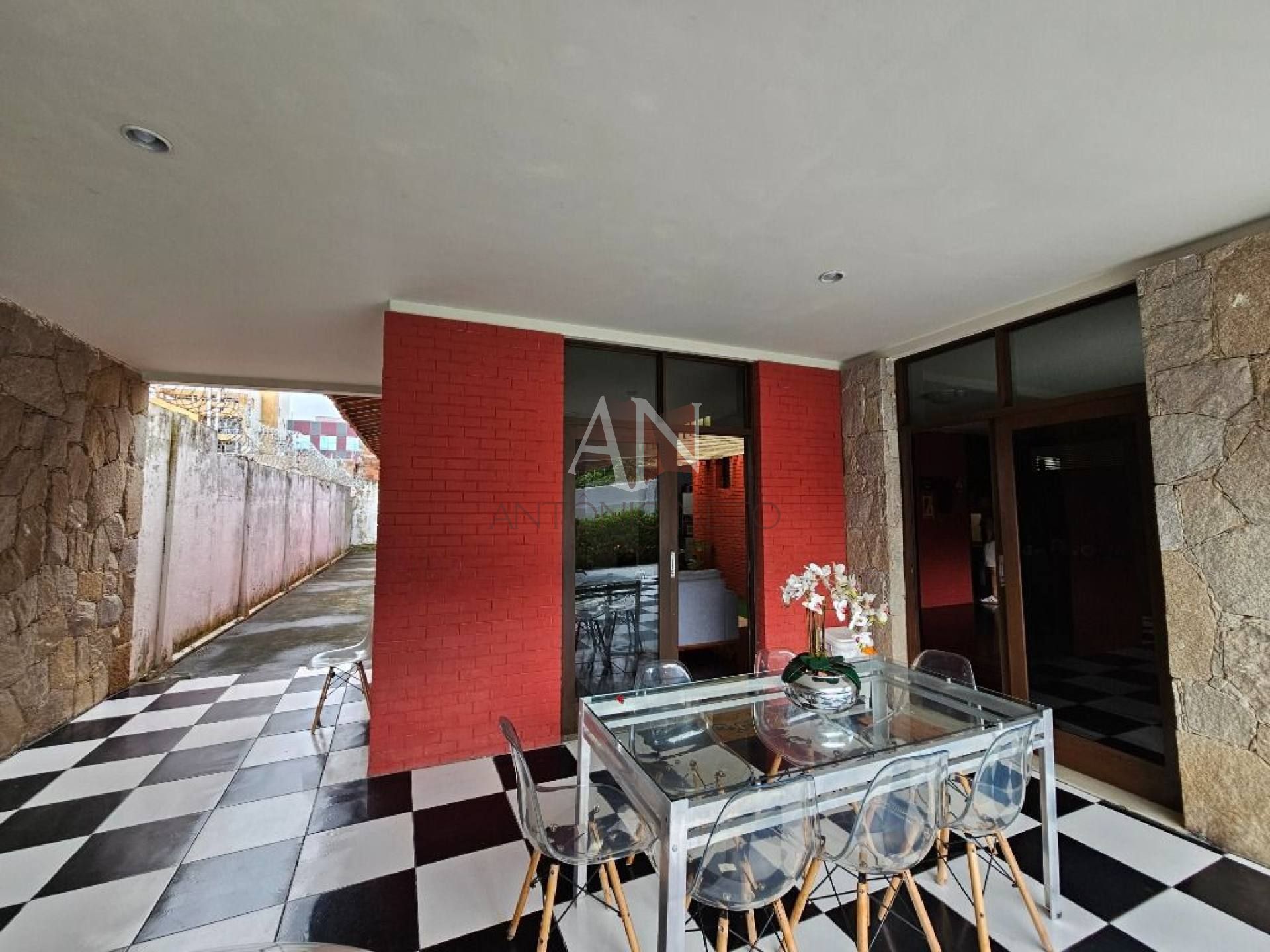 Casa Plana com 4 quartos à venda, 300 m² por R$ 740.000,00 - Papicu - Fortaleza/CE