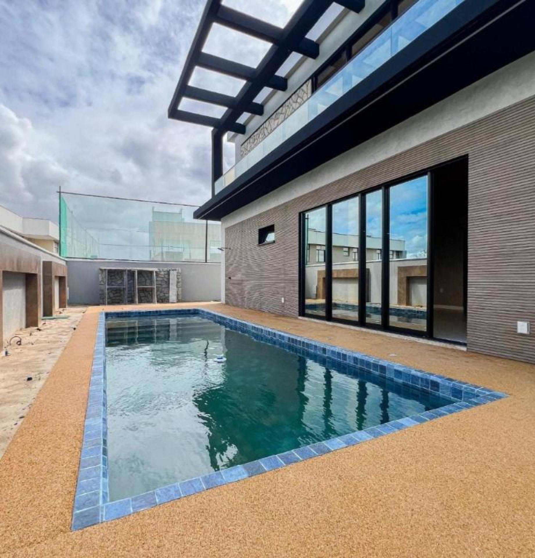Casa Duplex com 5 suítes à venda, 373 m² por R$ 3.850.000 - Cidade Alpha - Eusébio/CE
