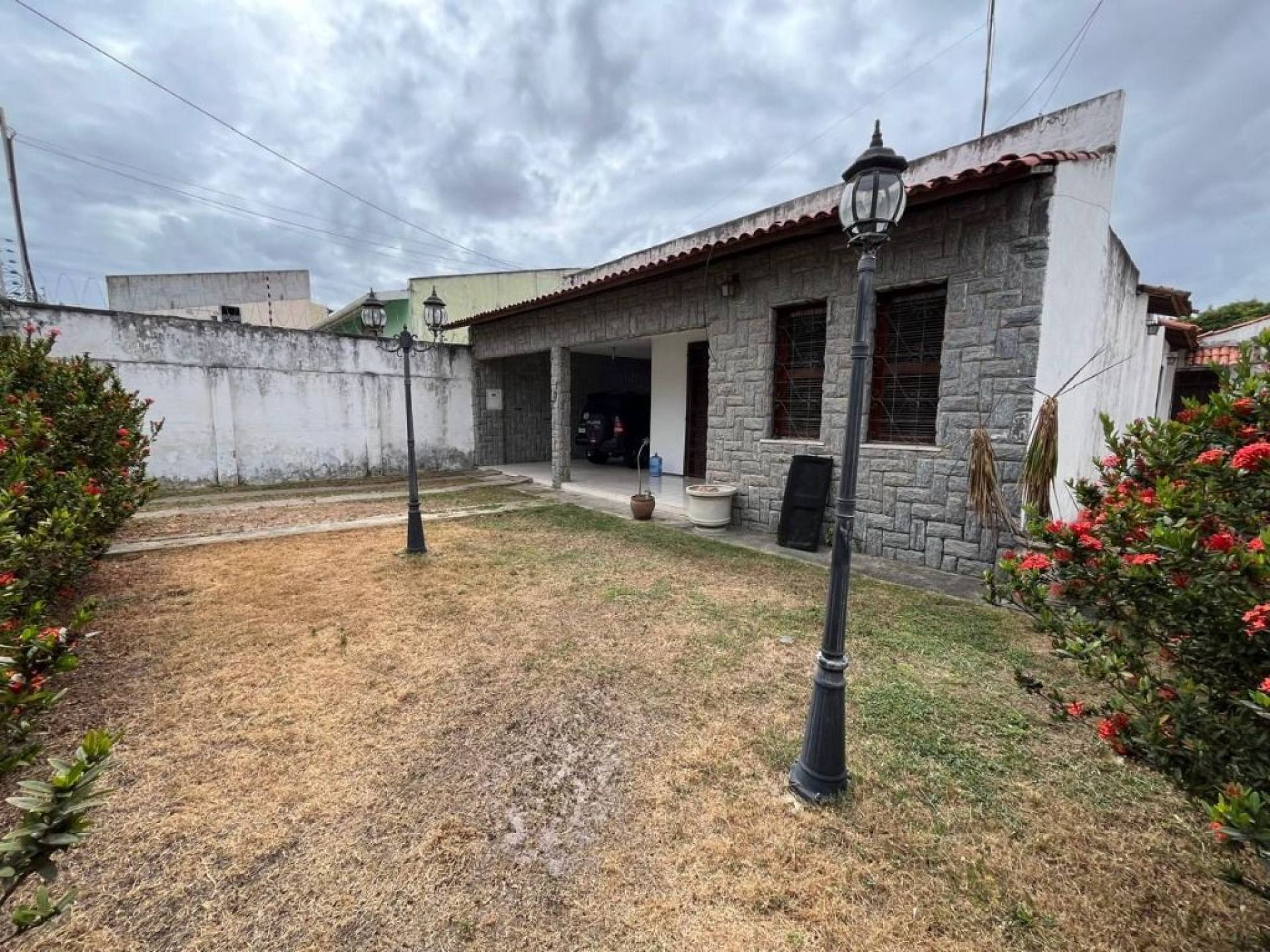 Casa com 4 quartos à venda, 230 m² por R$ 690.000 - Cambeba - Fortaleza/CE