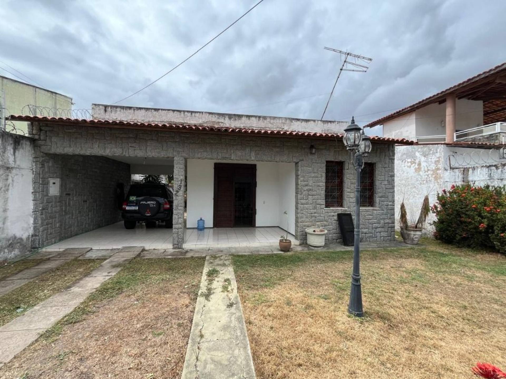 Casa com 4 quartos à venda, 230 m² por R$ 690.000 - Cambeba - Fortaleza/CE