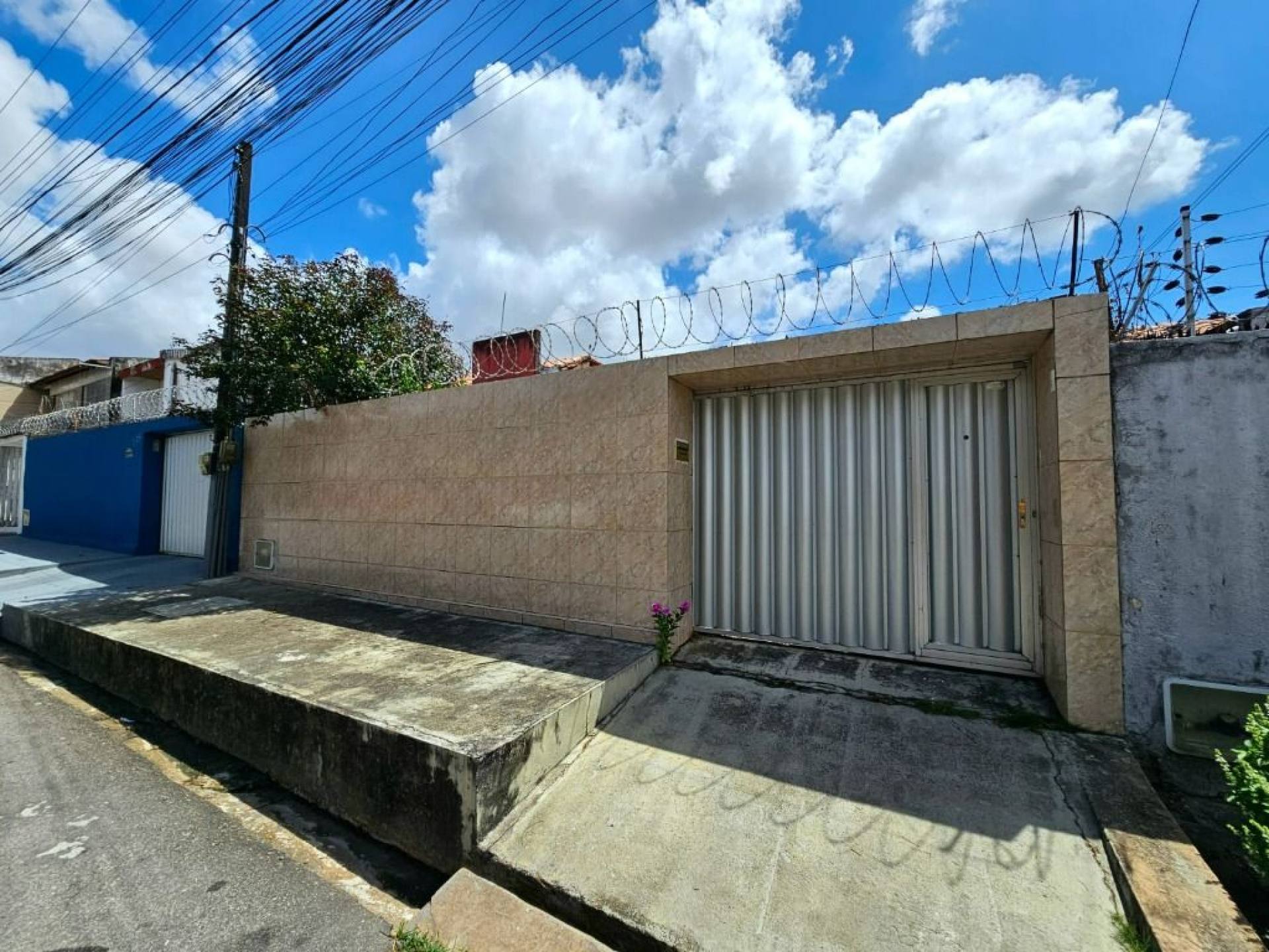 Casa com 3 quartos à venda, 180 m² por R$ 399.000 - Itaperi - Fortaleza/CE