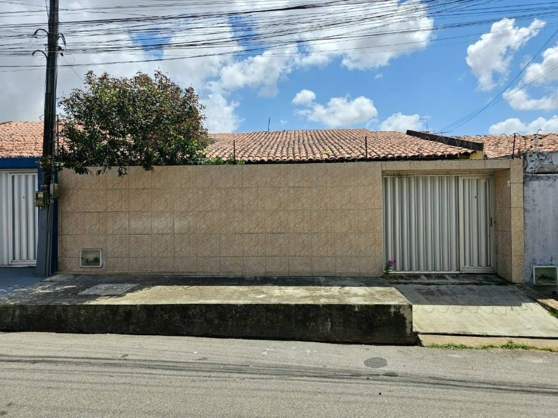 Casa com 3 quartos à venda, 180 m² por R$ 399.000 - Itaperi - Fortaleza/CE