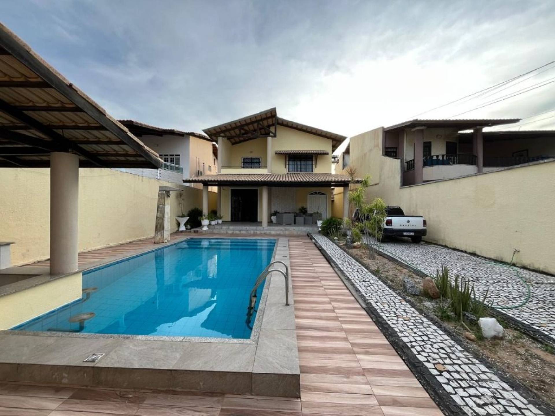 Casa com 4 dormitórios à venda, 311 m² por R$ 1.050.000,00 - Edson Queiroz - Fortaleza/CE
