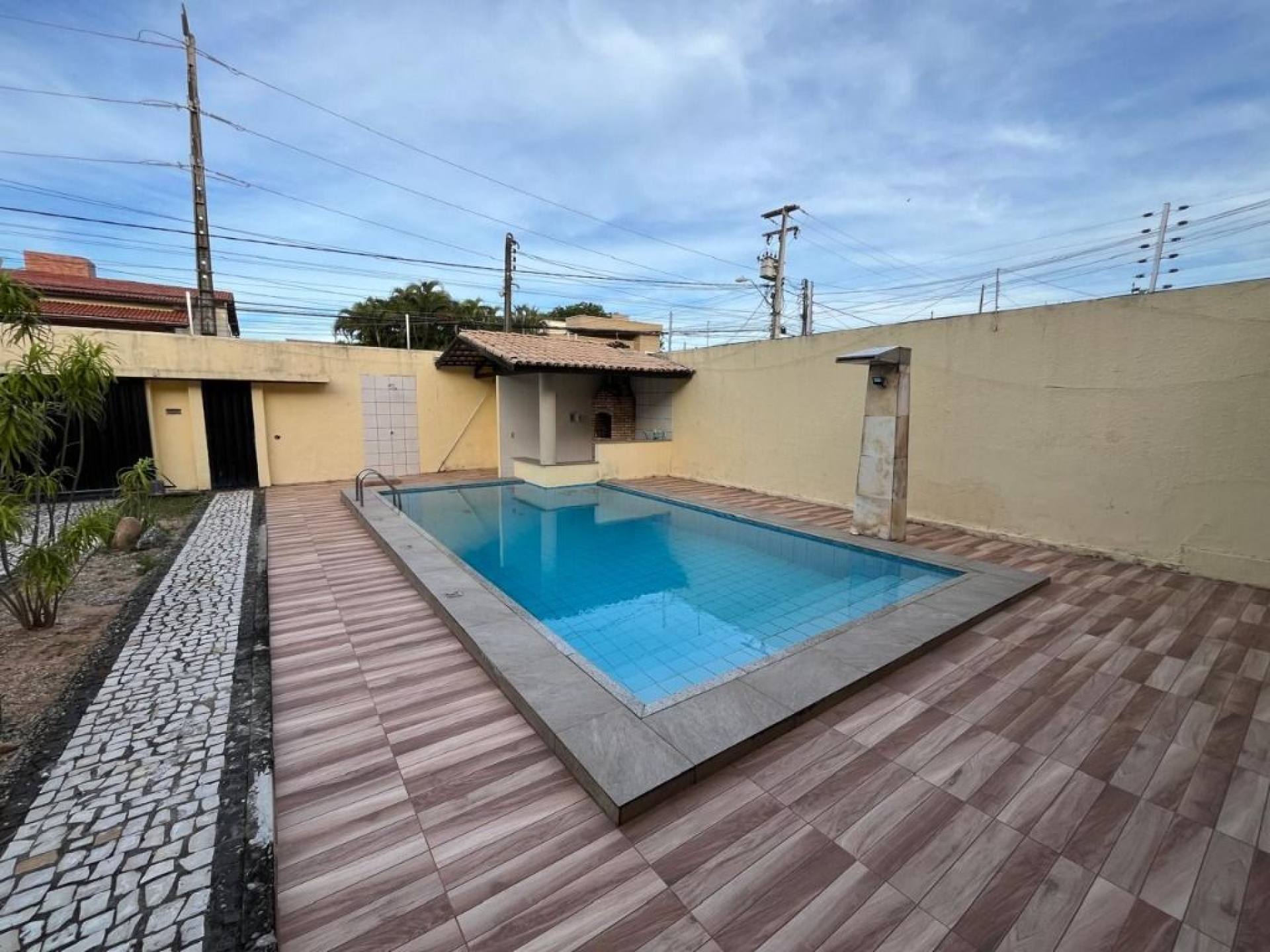 Casa com 4 dormitórios à venda, 311 m² por R$ 1.050.000,00 - Edson Queiroz - Fortaleza/CE
