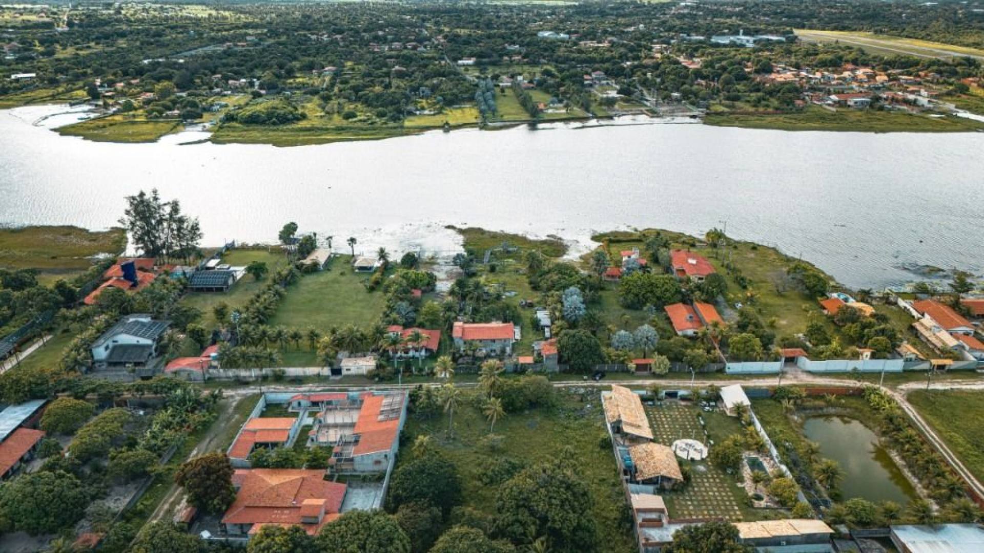Terreno à venda, 2548 m² por R$ 450.000,00 - Catú - Aquiraz/CE