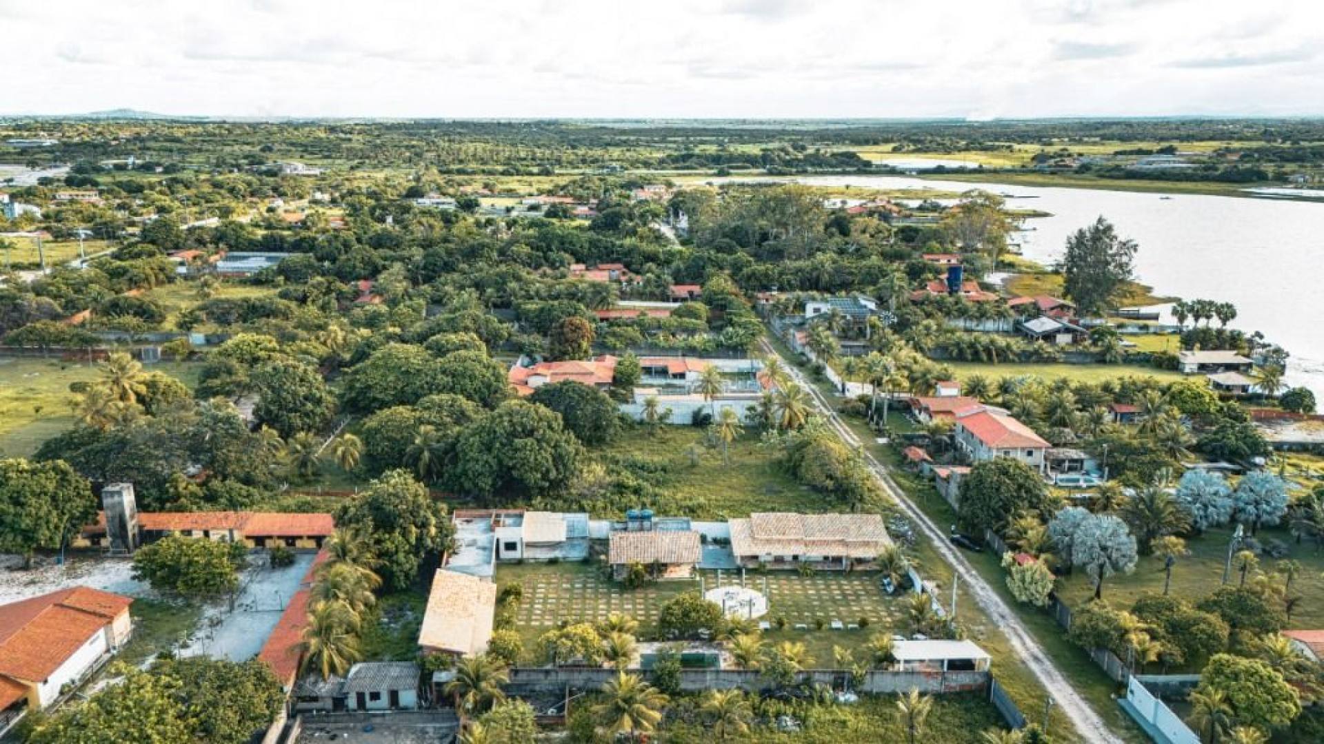 Terreno à venda, 2548 m² por R$ 450.000,00 - Catú - Aquiraz/CE
