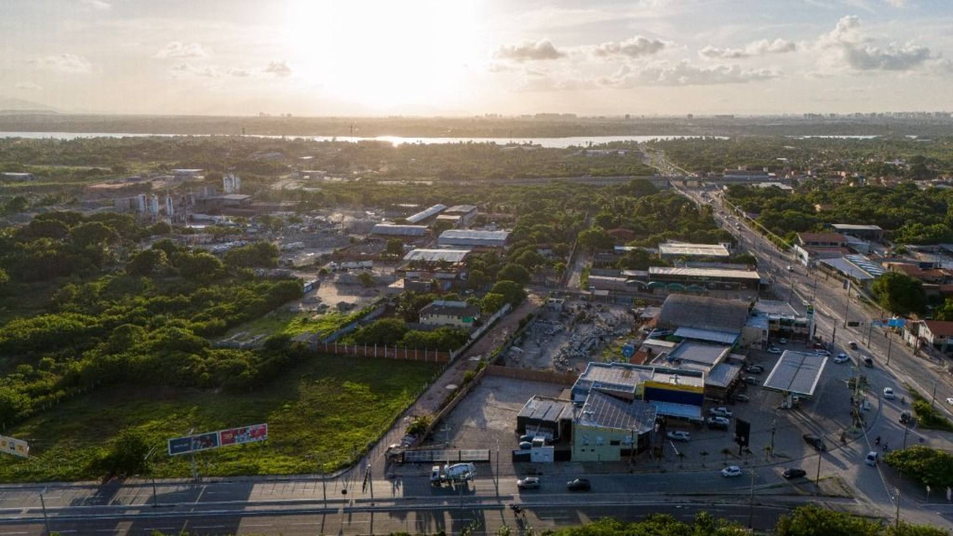Terreno à venda, 1247 m² por R$ 1.870.000,00 - Precabura - Eusébio/CE