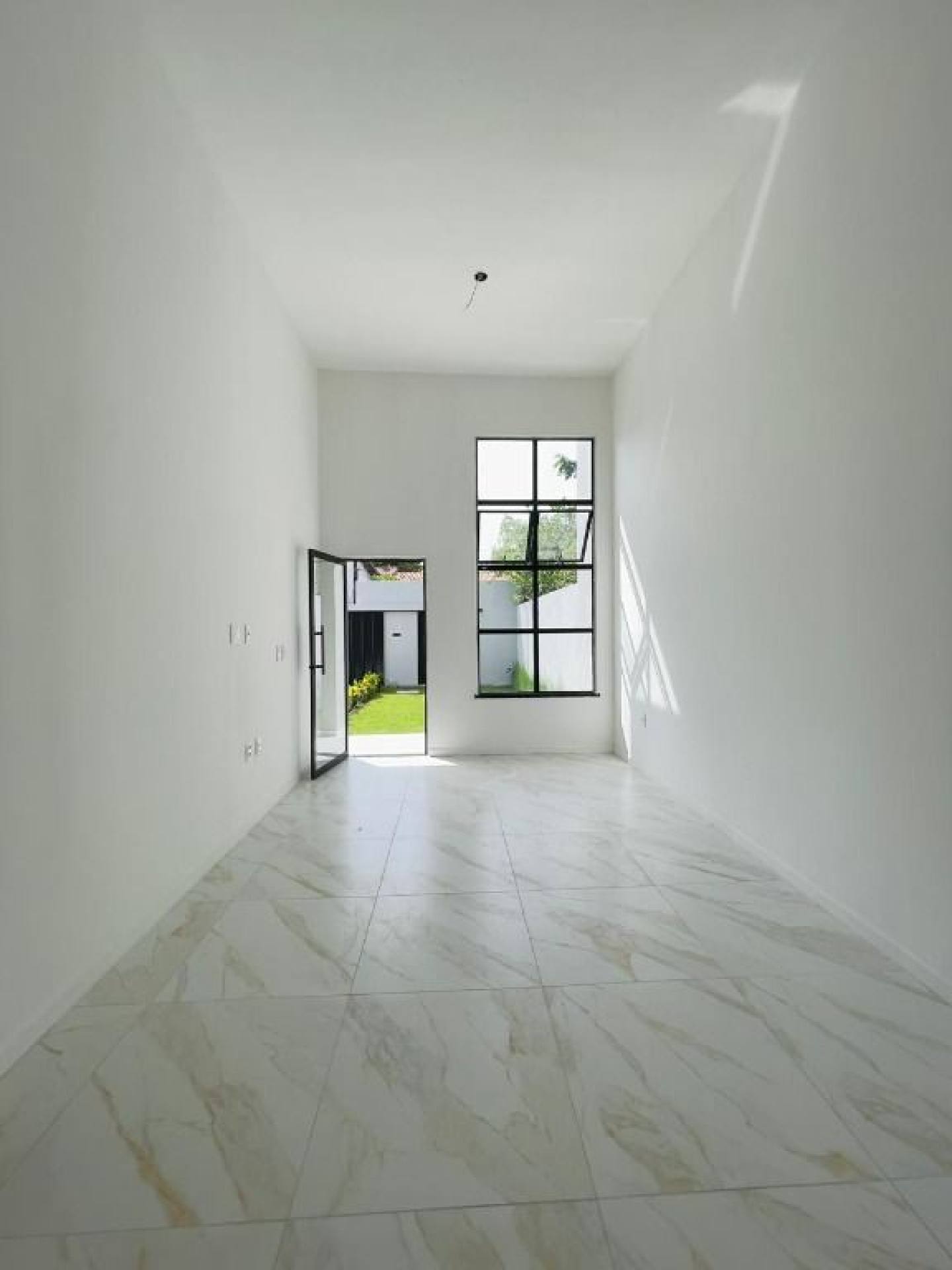 Casa com 3 Quartos à venda, 120 m² por R$ 530.000 - Lagoa Redonda - Fortaleza/CE