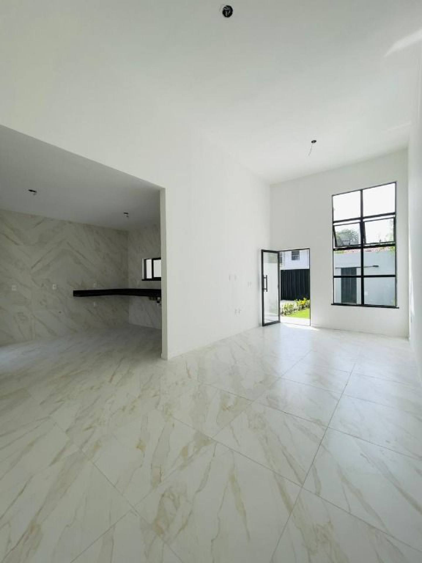 Casa com 3 Quartos à venda, 120 m² por R$ 530.000 - Lagoa Redonda - Fortaleza/CE