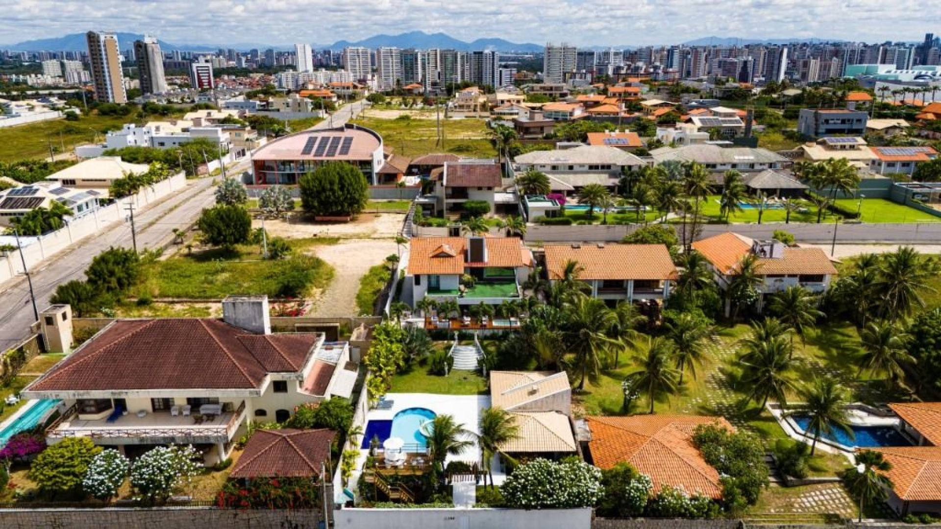 A Casa mais exclusiva no bairro Lourdes está à sua espera, são 650 m² por R$ 7.000.000 - Luxo, exclusividade e elegância em cada detalhe!