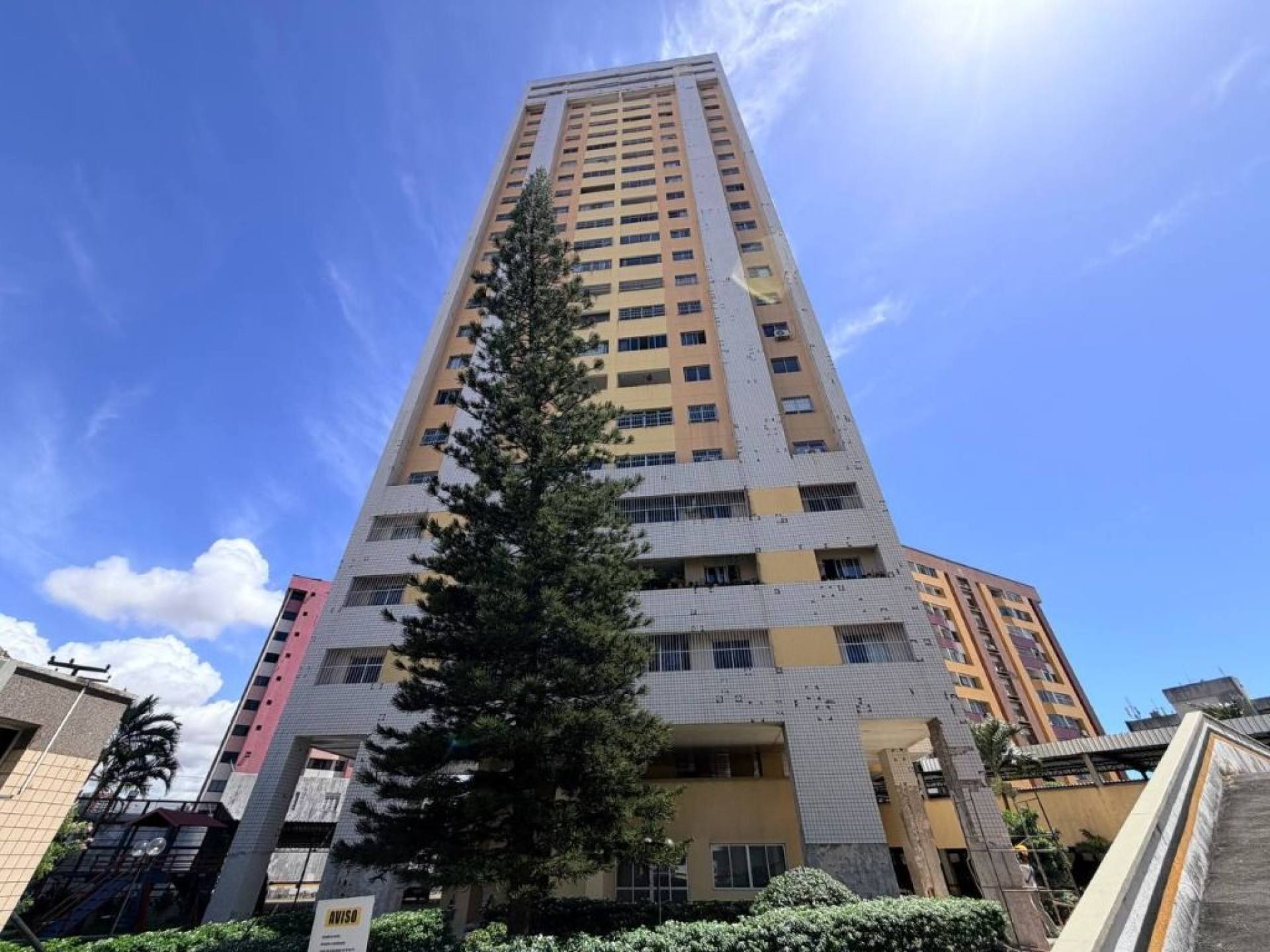 Lauro Maia II Apartamento com 4 dormitórios à venda, 108 m² por R$ 550.000 - Joaquim Távora - Fortaleza/CE