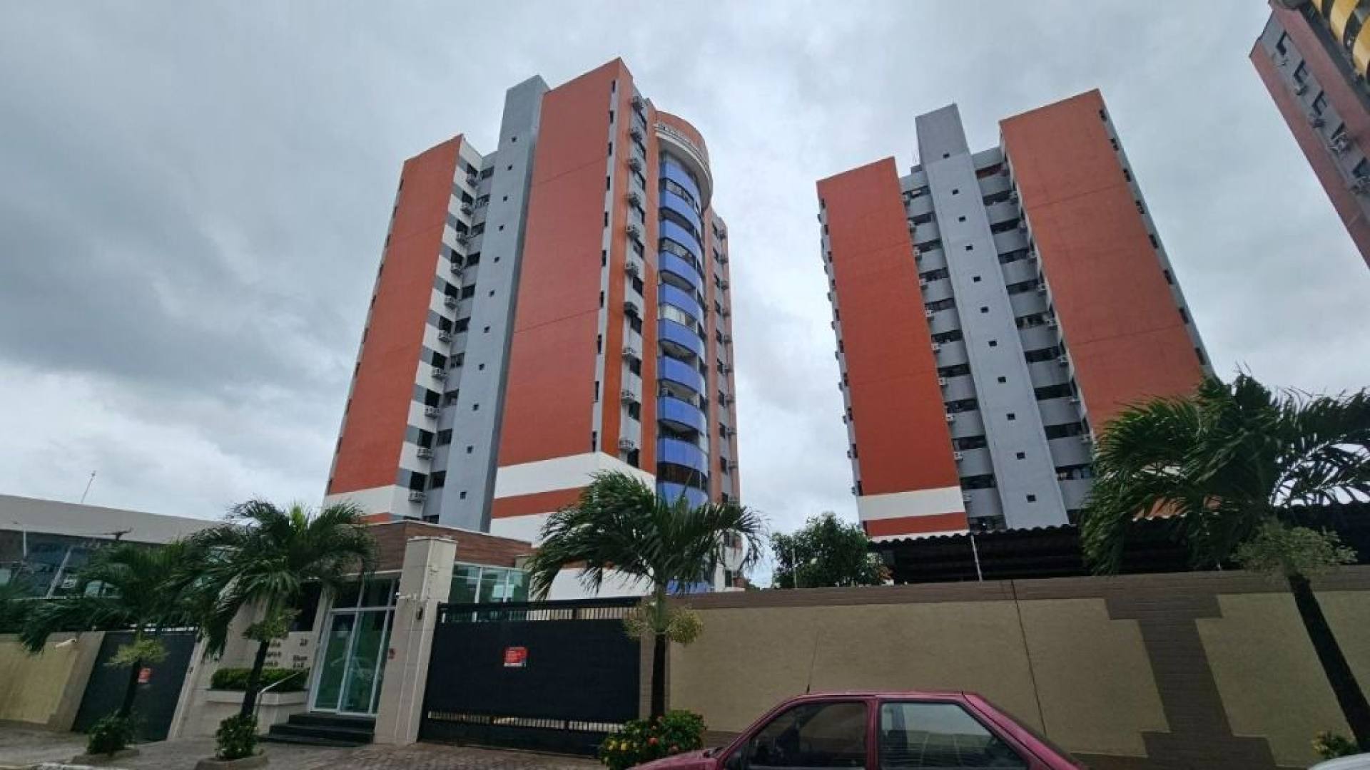 Apartamento à venda no Guararapes - R$ 580.000,00, 3 quartos, 1 suíte, 2 banheiros sociais, 2 vagas.