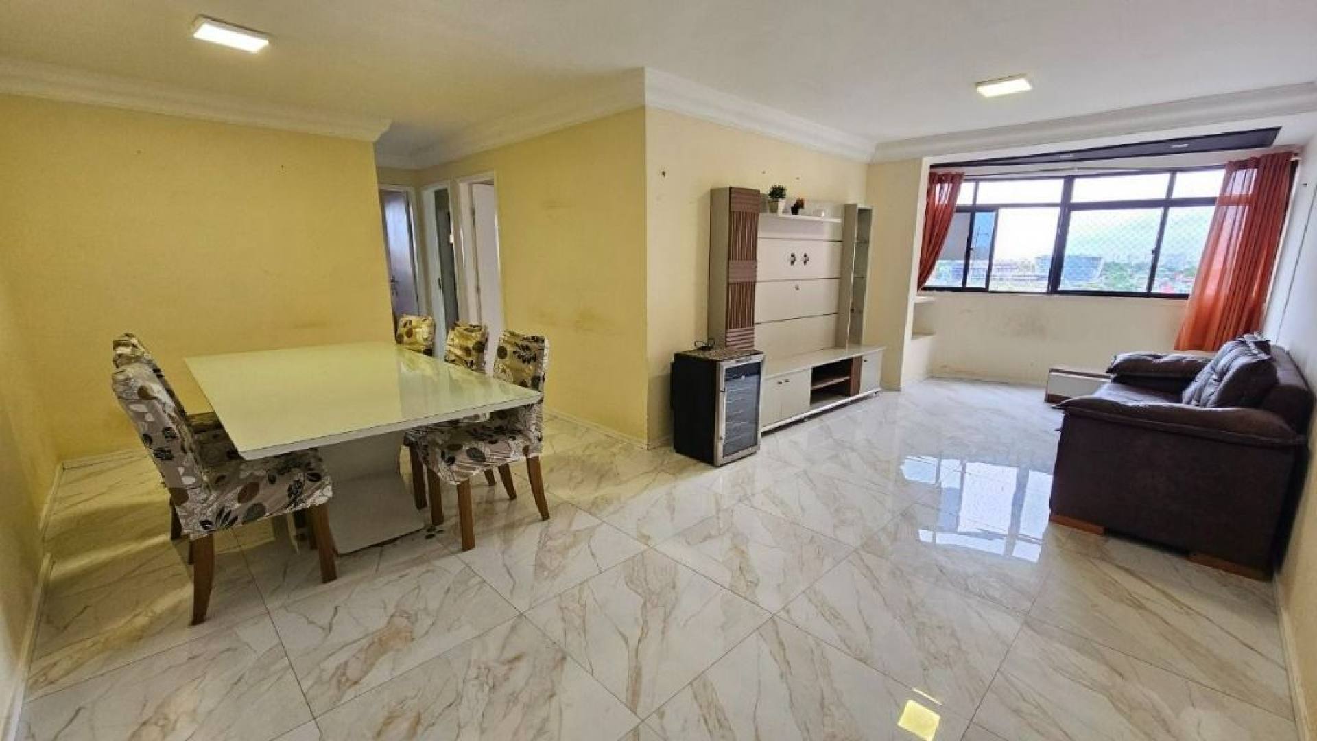 Apartamento à venda no Guararapes - R$ 580.000,00, 3 quartos, 1 suíte, 2 banheiros sociais, 2 vagas.