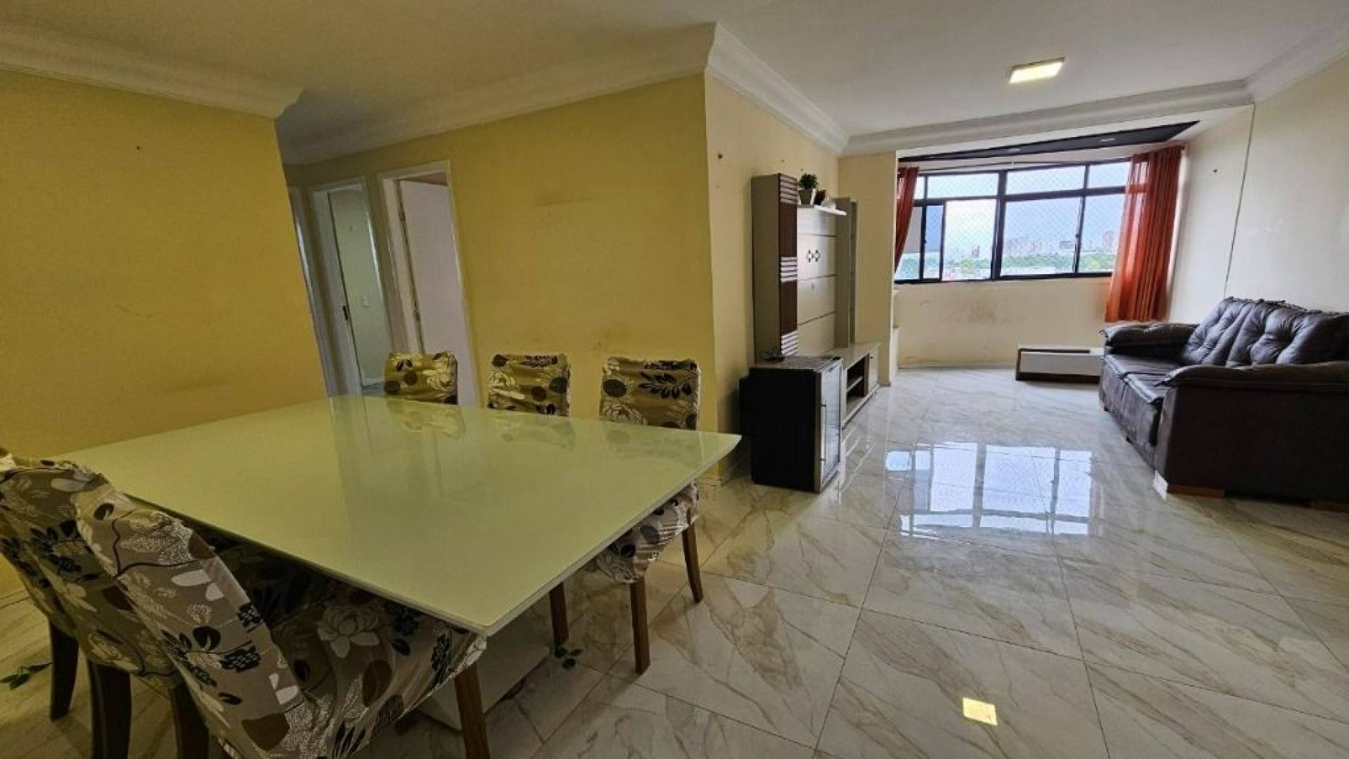 Apartamento à venda no Guararapes - R$ 580.000,00, 3 quartos, 1 suíte, 2 banheiros sociais, 2 vagas.