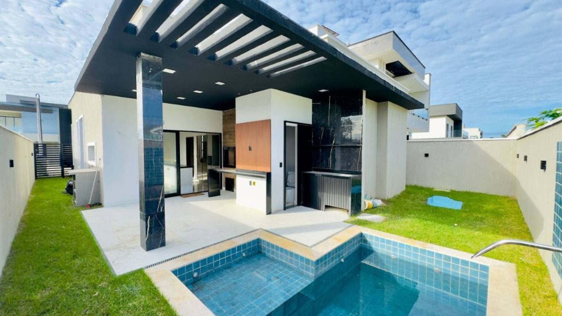 Alphaville Terras 4 - Casa com 3 dormitórios à venda, 145 m² por R$ 1.300.000 - Cidade Alpha