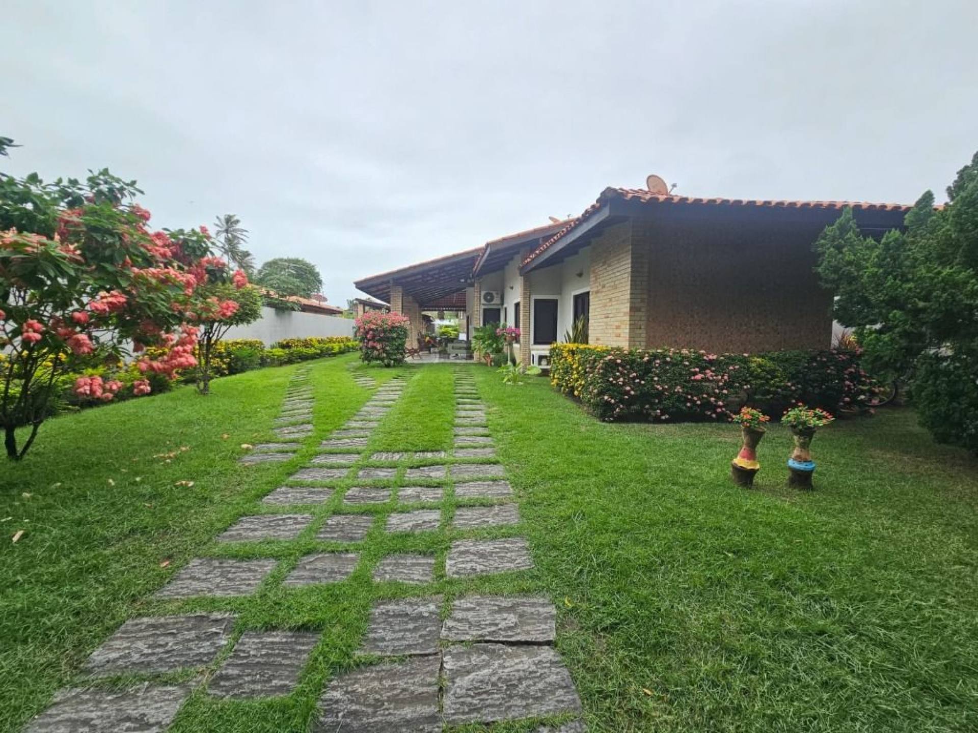 Casa com 3 quartos à venda, 188 m² por R$ 1.200.000 - Lagoa Redonda - Fortaleza/CE