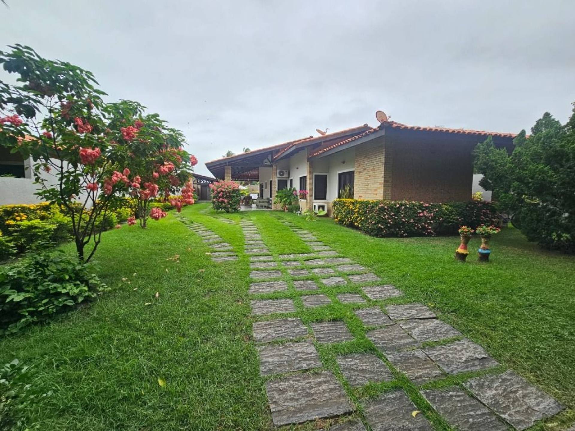 Casa com 3 quartos à venda, 188 m² por R$ 1.200.000 - Lagoa Redonda - Fortaleza/CE