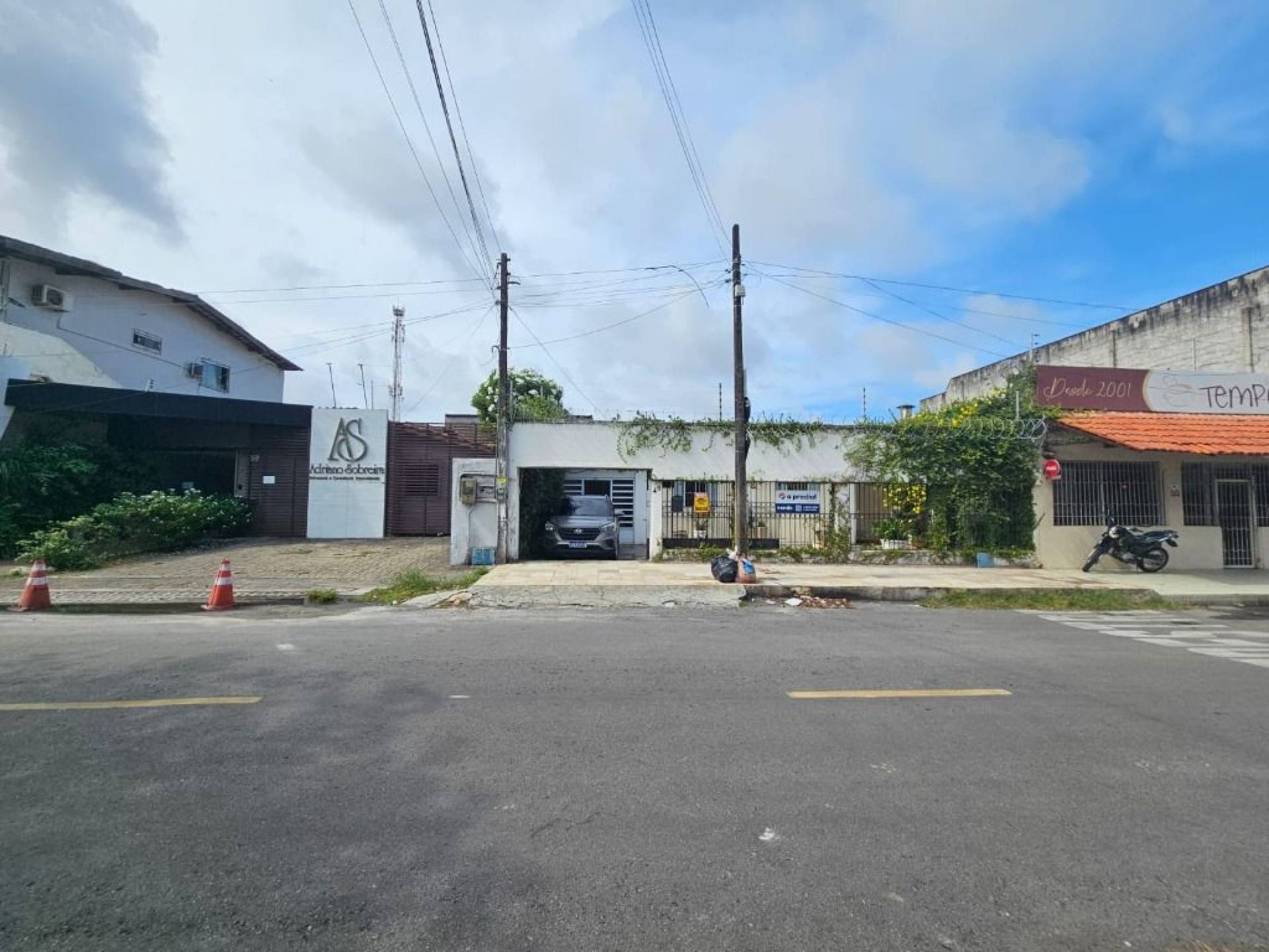 Casa com 3 quartos para alugar, 150 m² por R$ 4.077/mês - Guararapes - Fortaleza/CE