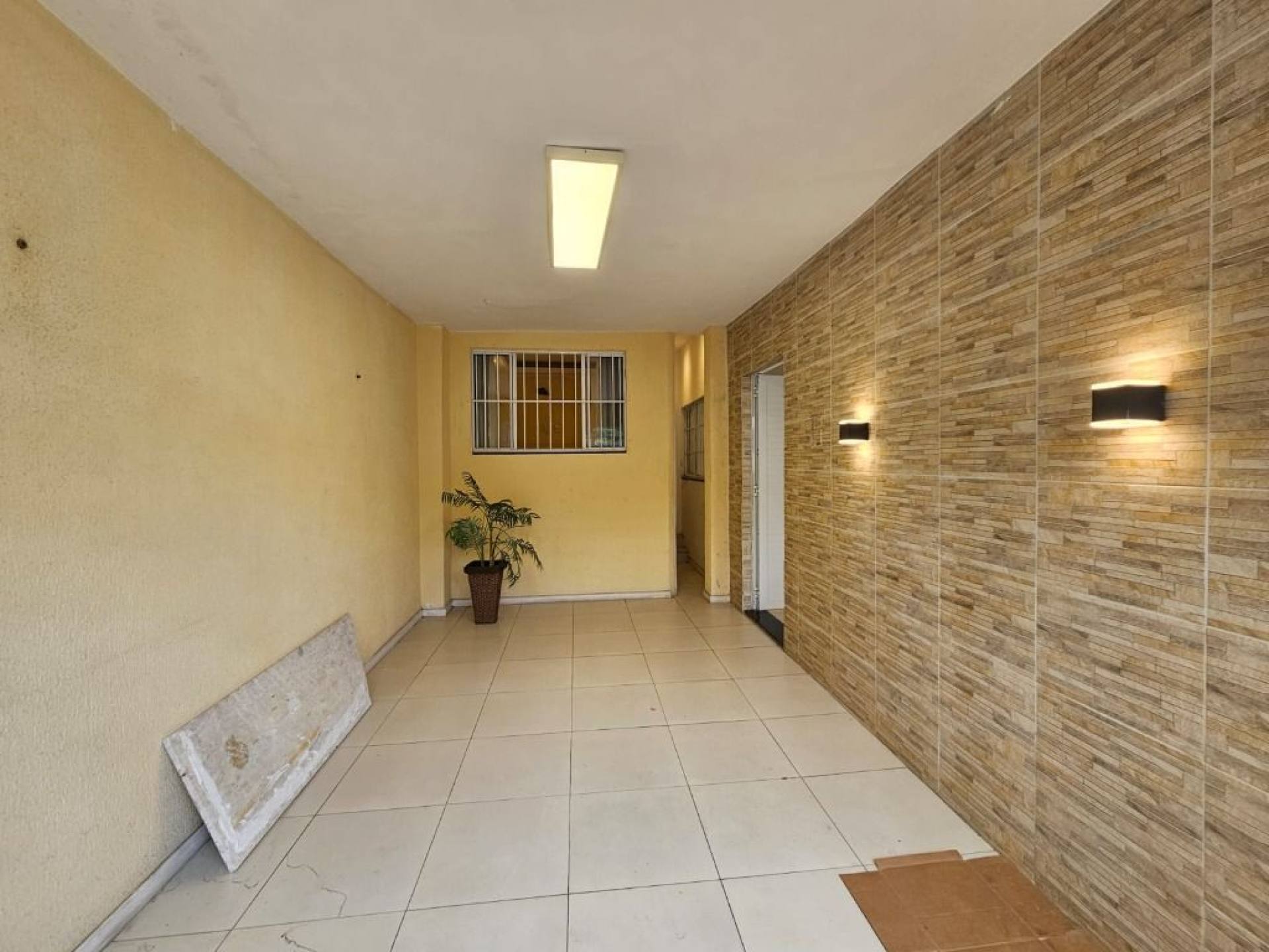 Casa com 3 quartos para alugar, 150 m² por R$ 4.077/mês - Guararapes - Fortaleza/CE