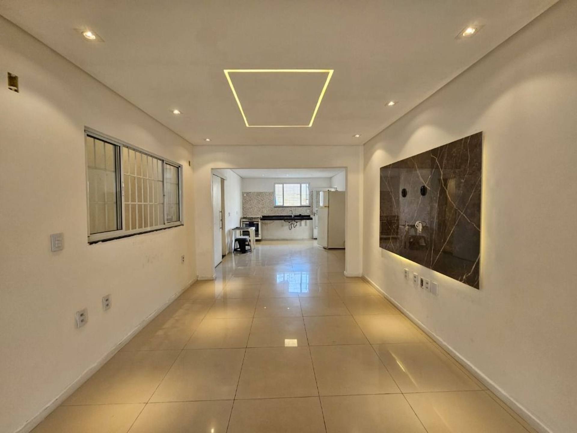 Casa com 3 quartos para alugar, 150 m² por R$ 4.077/mês - Guararapes - Fortaleza/CE