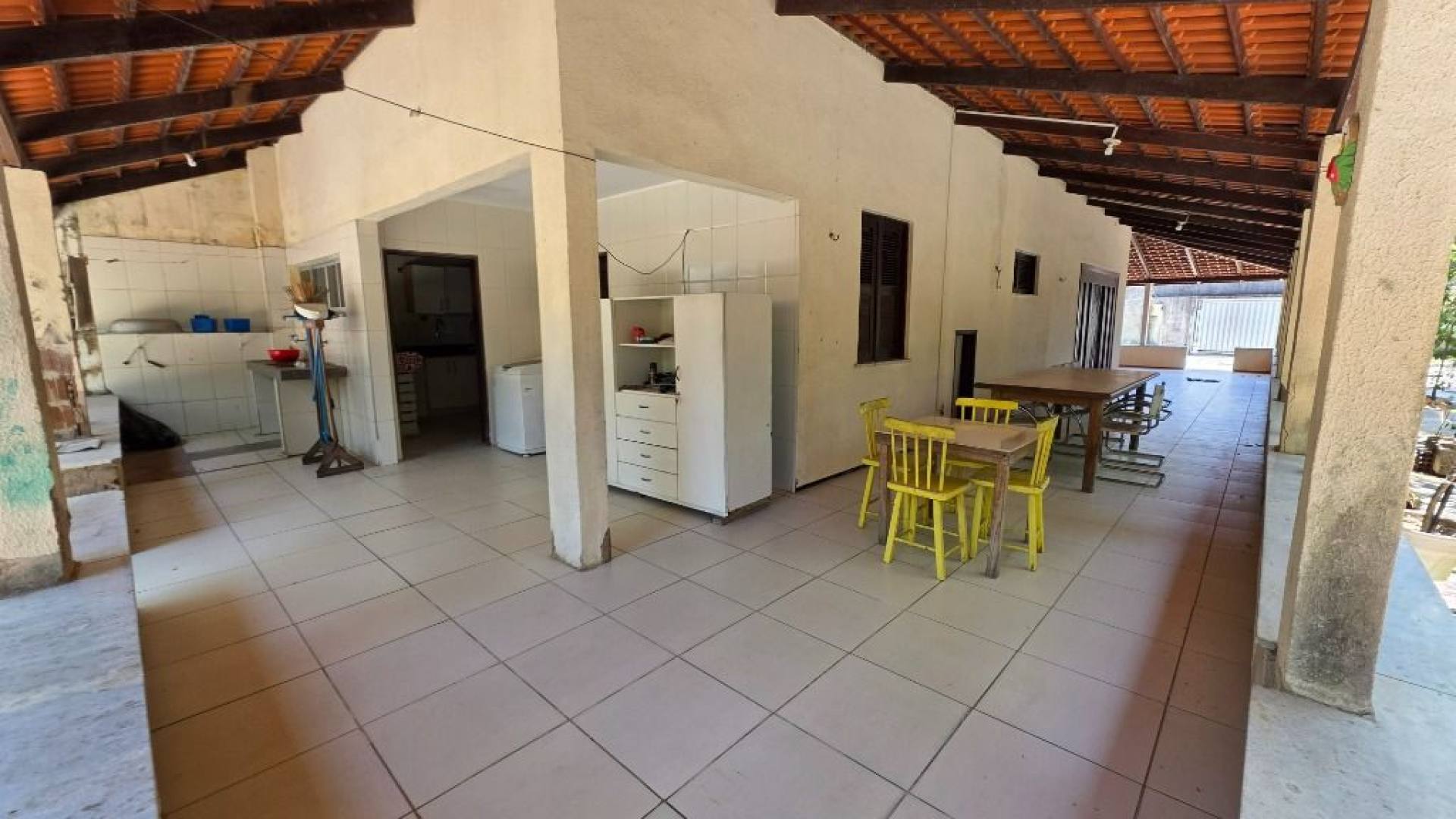 Casa à venda na Cidade dos Funcionários - 960m² de área total, 223m² de construída, 4 suítes, 10vagas - R$ 1.200.000,00