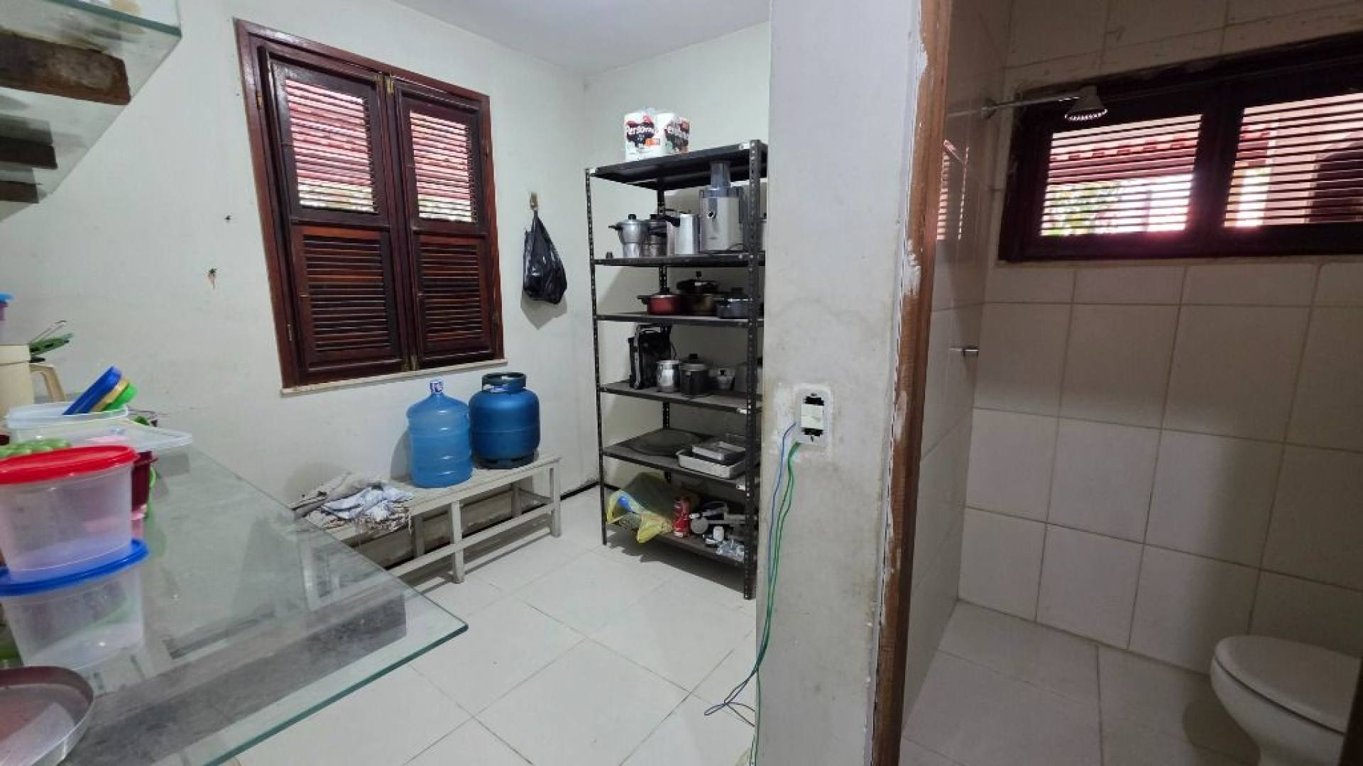 Casa à venda na Cidade dos Funcionários - 960m² de área total, 223m² de construída, 4 suítes, 10vagas - R$ 1.200.000,00
