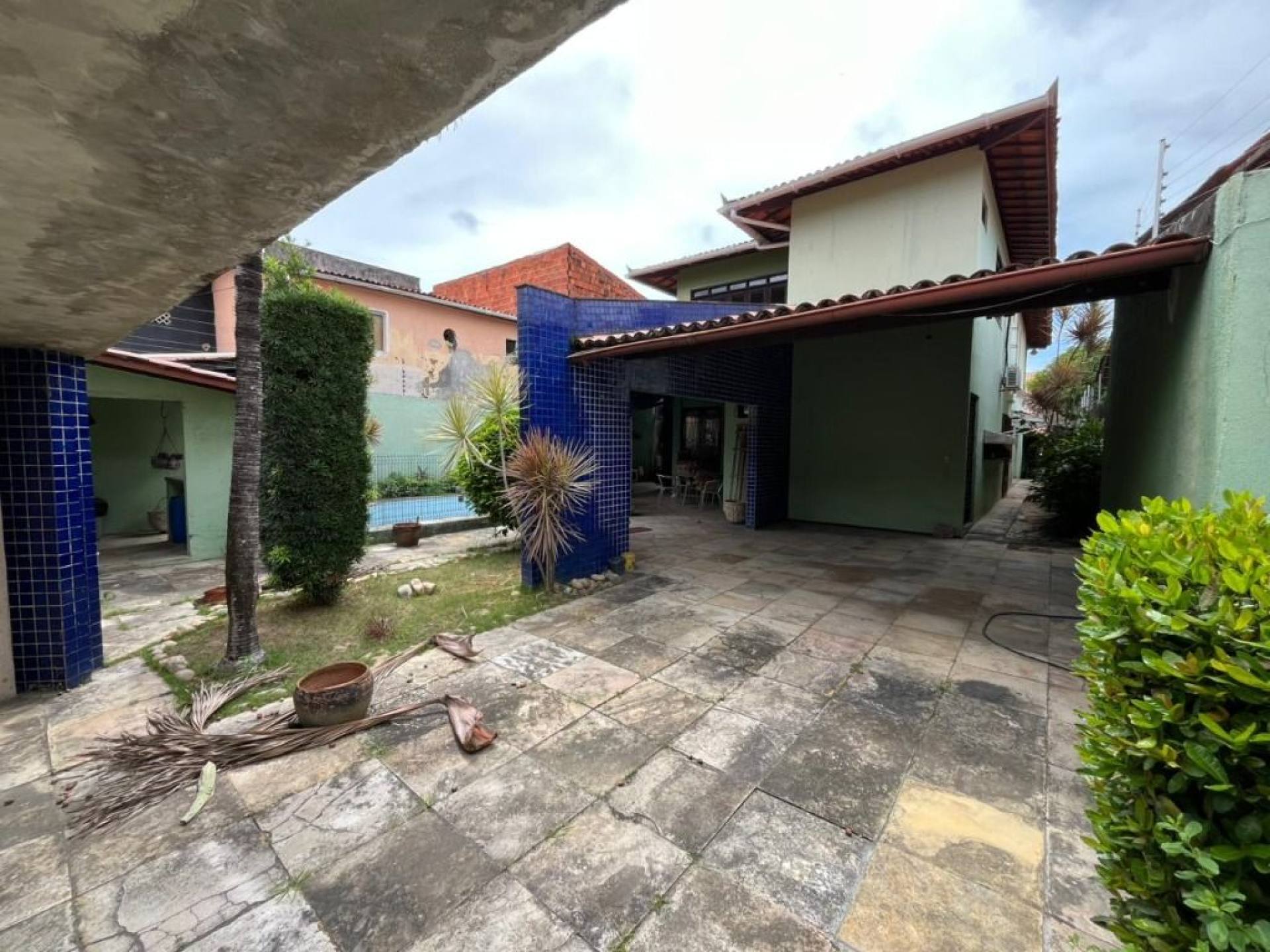 Casa com 5 dormitórios à venda, 385 m² por R$ 970.000,00 - Cidade dos Funcionários - Fortaleza/CE