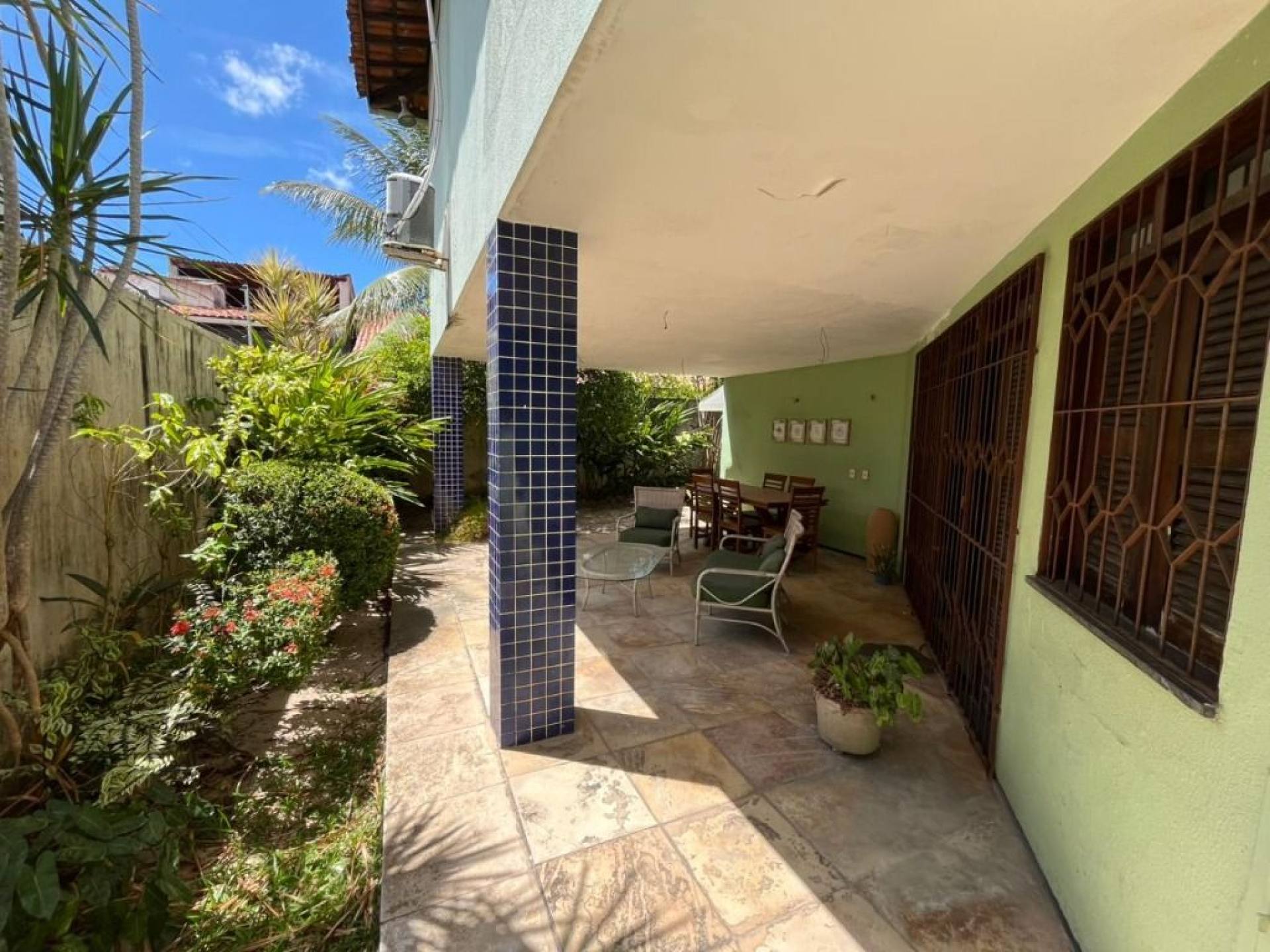 Casa com 5 dormitórios à venda, 385 m² por R$ 970.000,00 - Cidade dos Funcionários - Fortaleza/CE