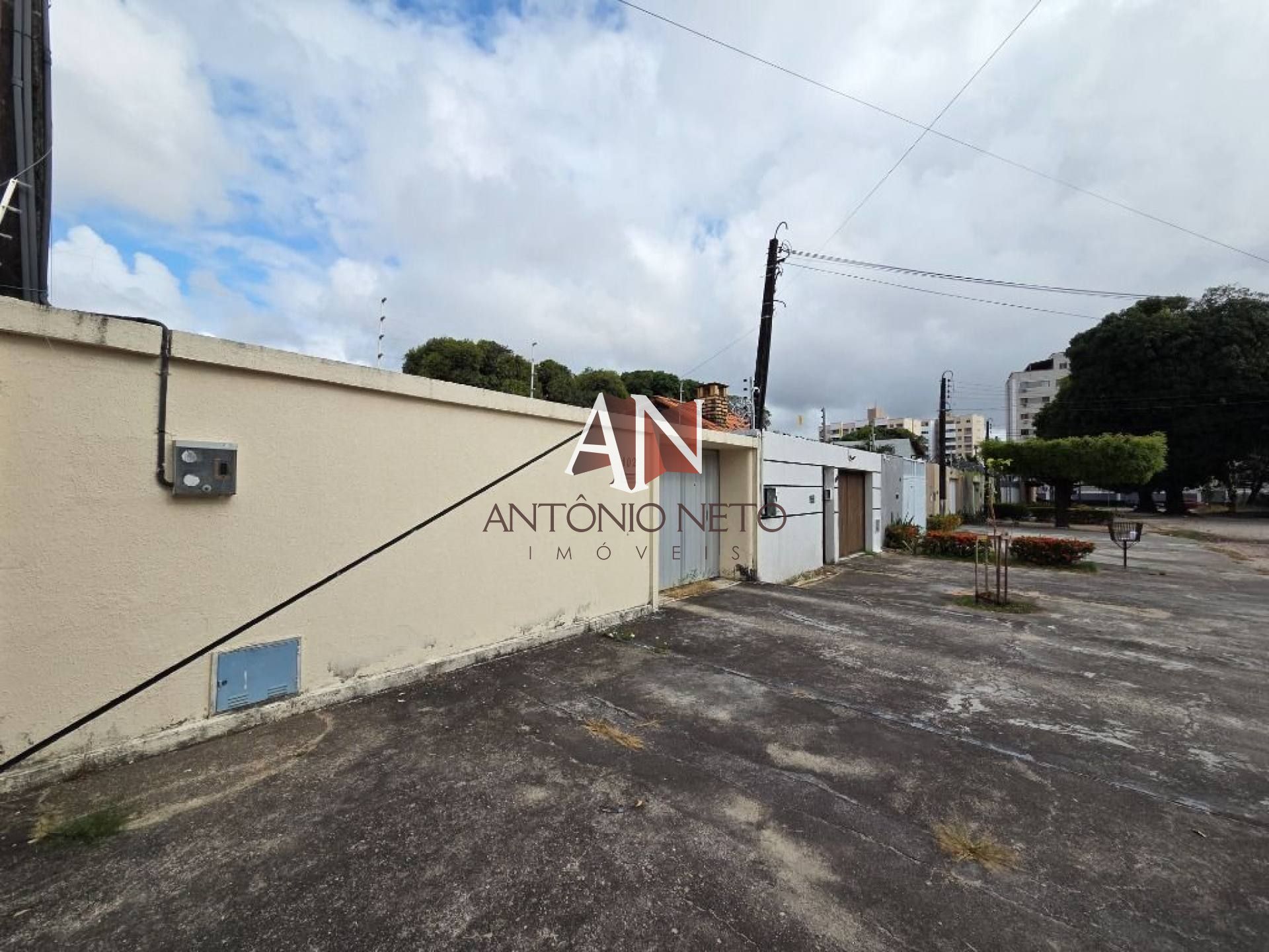 Casa Plana com 3 quartos à venda, 100 m² por R$ 560.000 - Cidade dos Funcionários - Fortaleza/CE