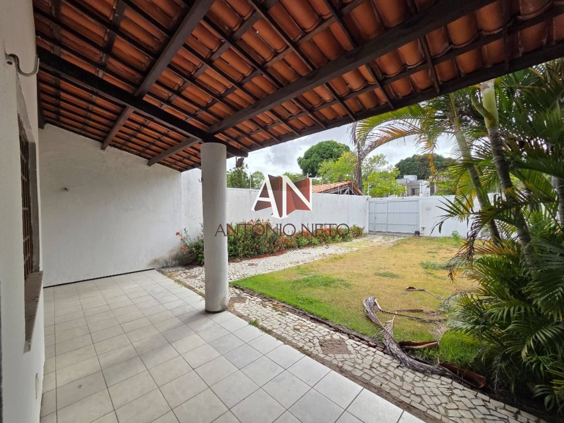 Casa Plana com 3 quartos à venda, 100 m² por R$ 560.000 - Cidade dos Funcionários - Fortaleza/CE