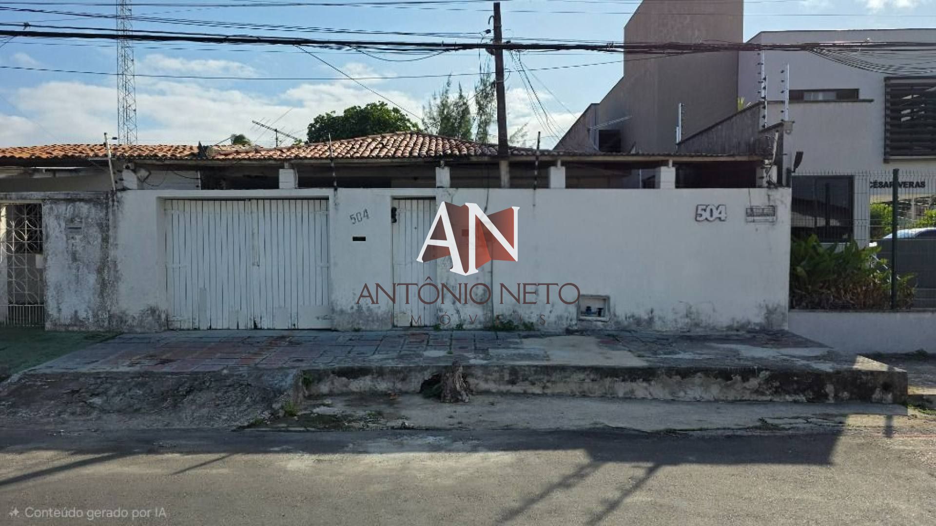 Casa à venda em localização privilegiada na Cidade dos Funcionários - 405m² de terreno
