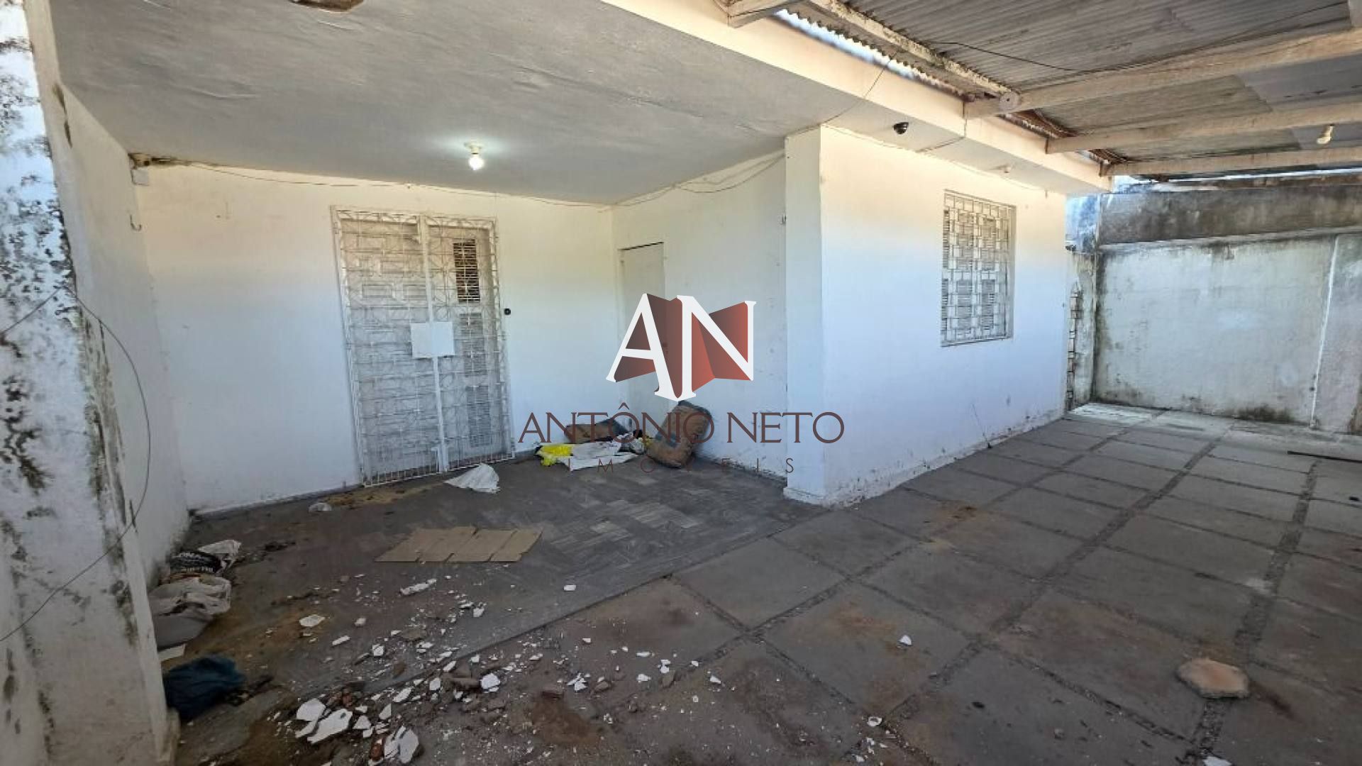 Casa à venda em localização privilegiada na Cidade dos Funcionários - 405m² de terreno