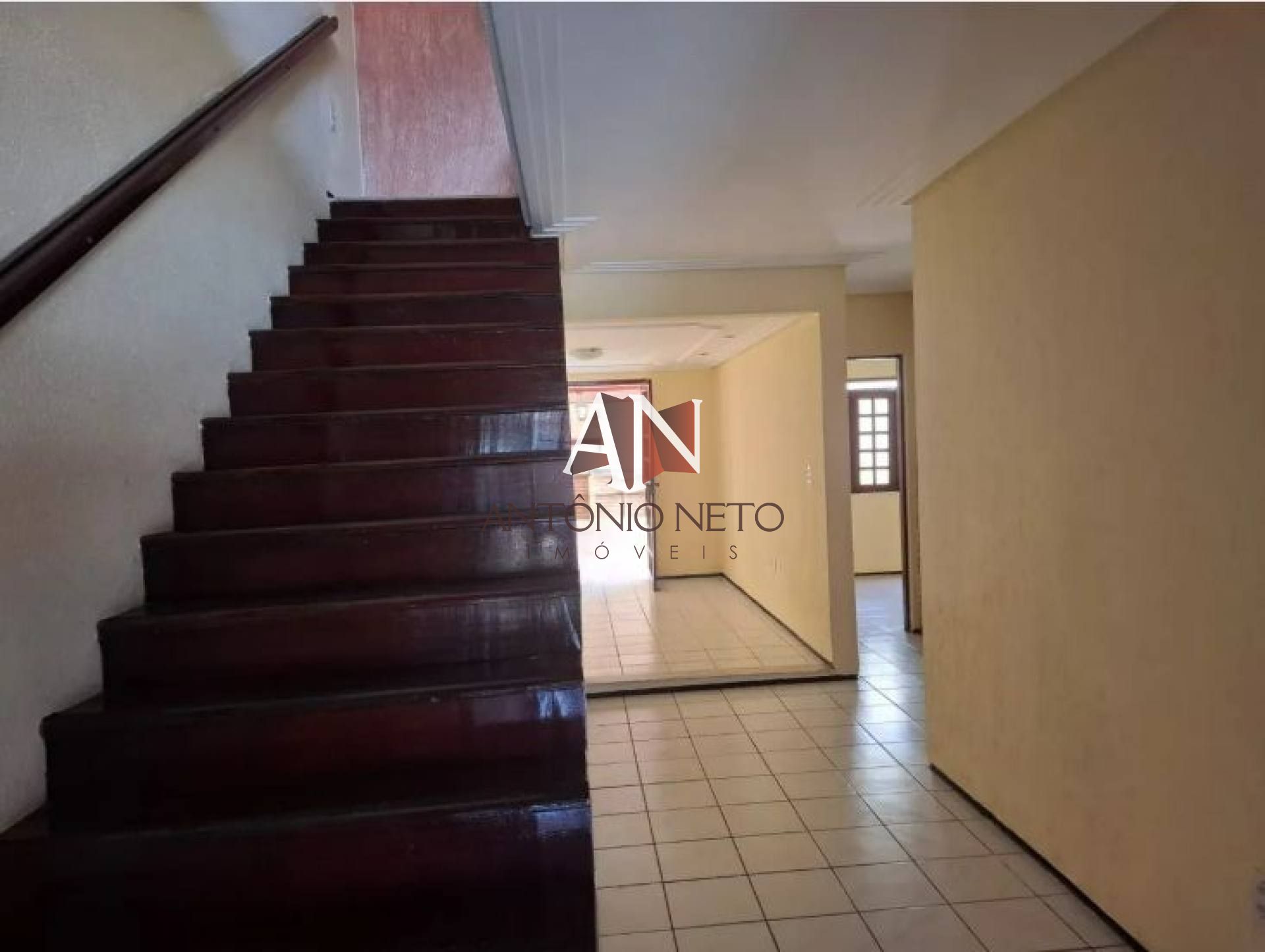 Casa Dúplex à venda no Parque Iracema - 4 quartos, 225m² - 2 vagas, deck e piscina - R$ 850.000,00