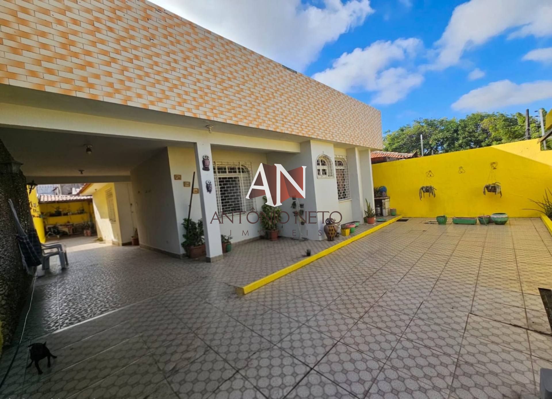 Casa Para Vender com 04 quartos 02 suítes no bairro Cambeba em Fortaleza