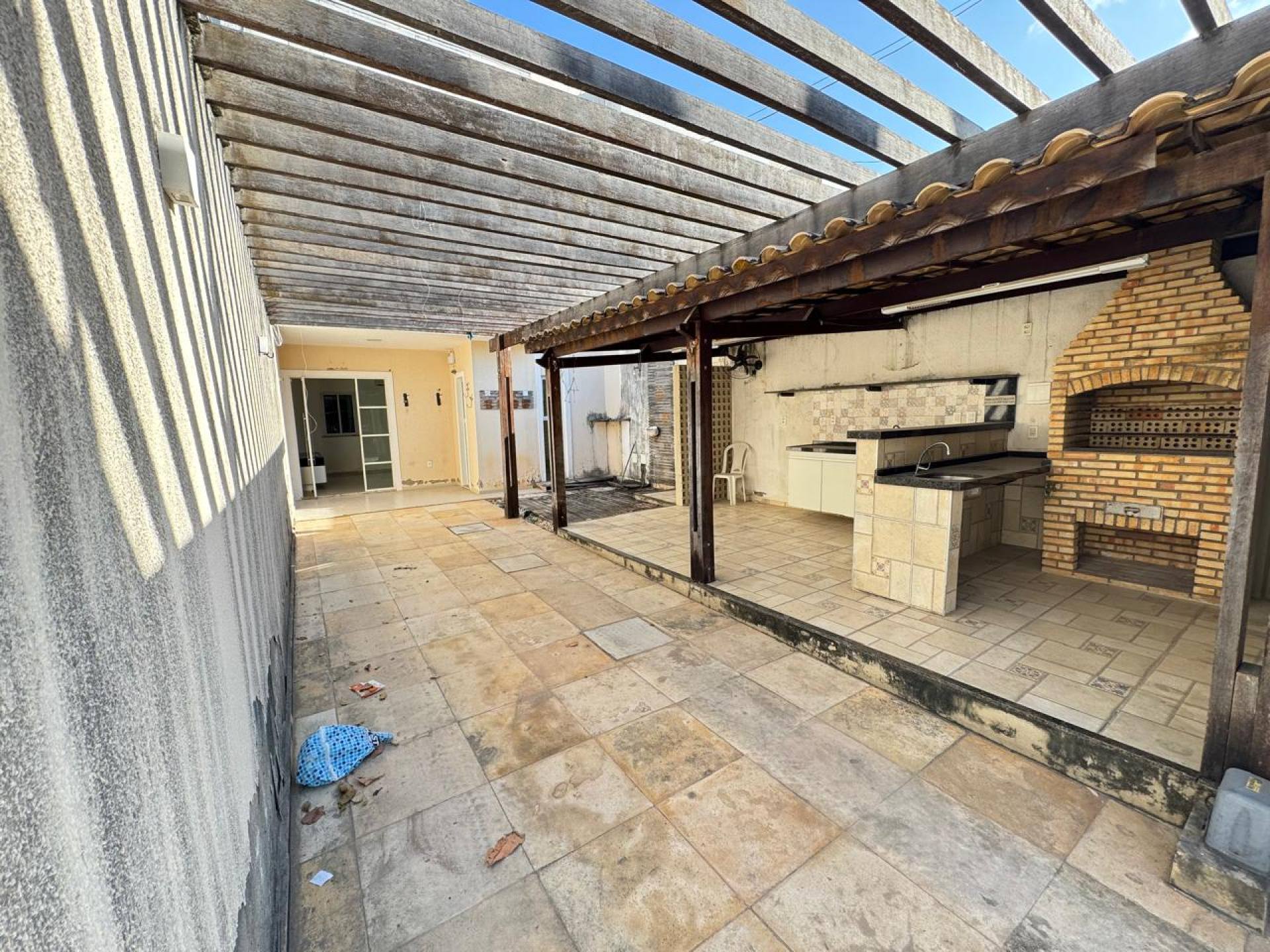 Casa Para Vender com 5 quartos 4 suítes no bairro Edson Queiroz em Fortaleza
