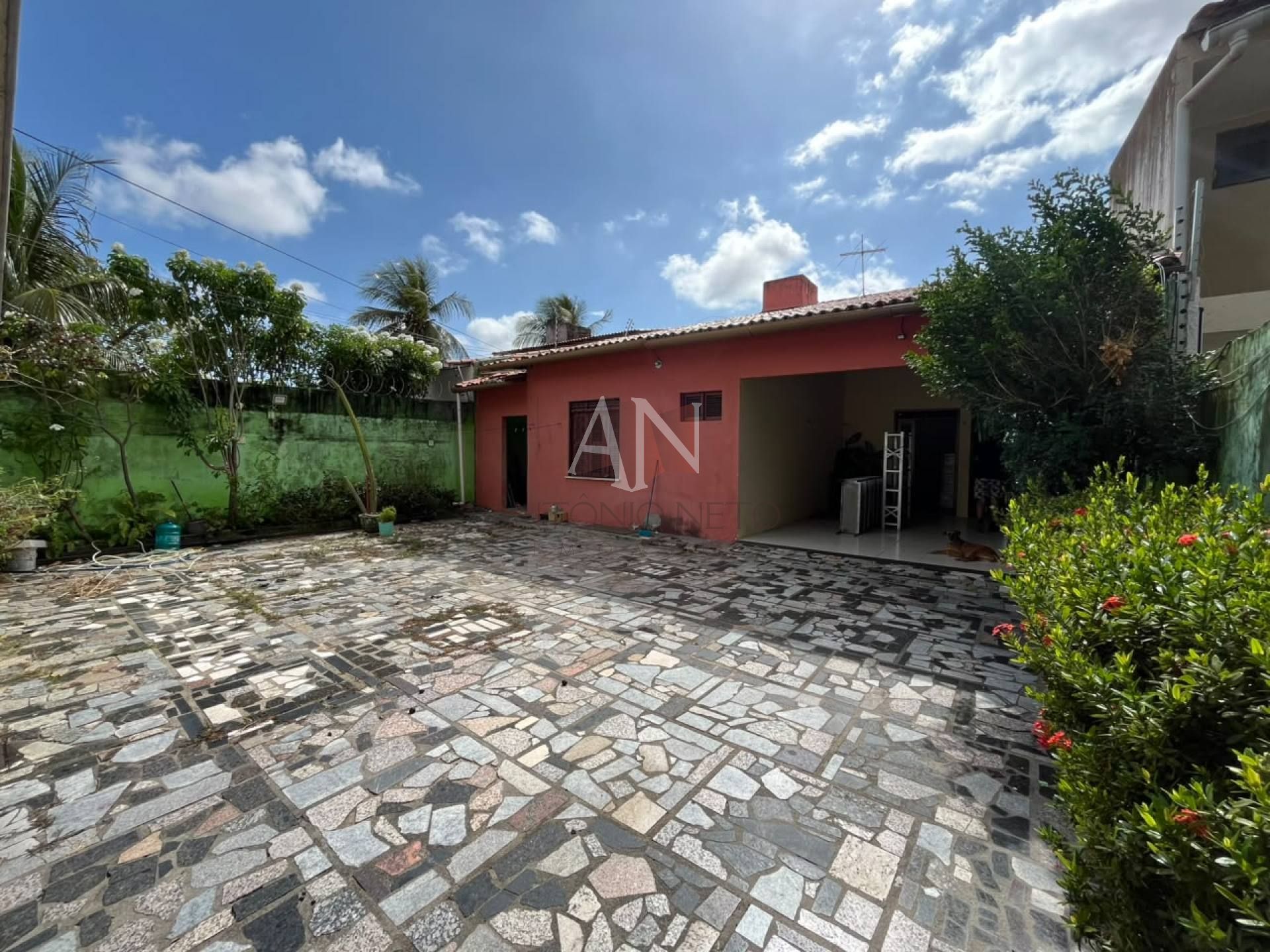 Casa com 4 dormitórios à venda, 280 m² por R$ 800.000 - Cidade dos Funcionários - Fortaleza/CE